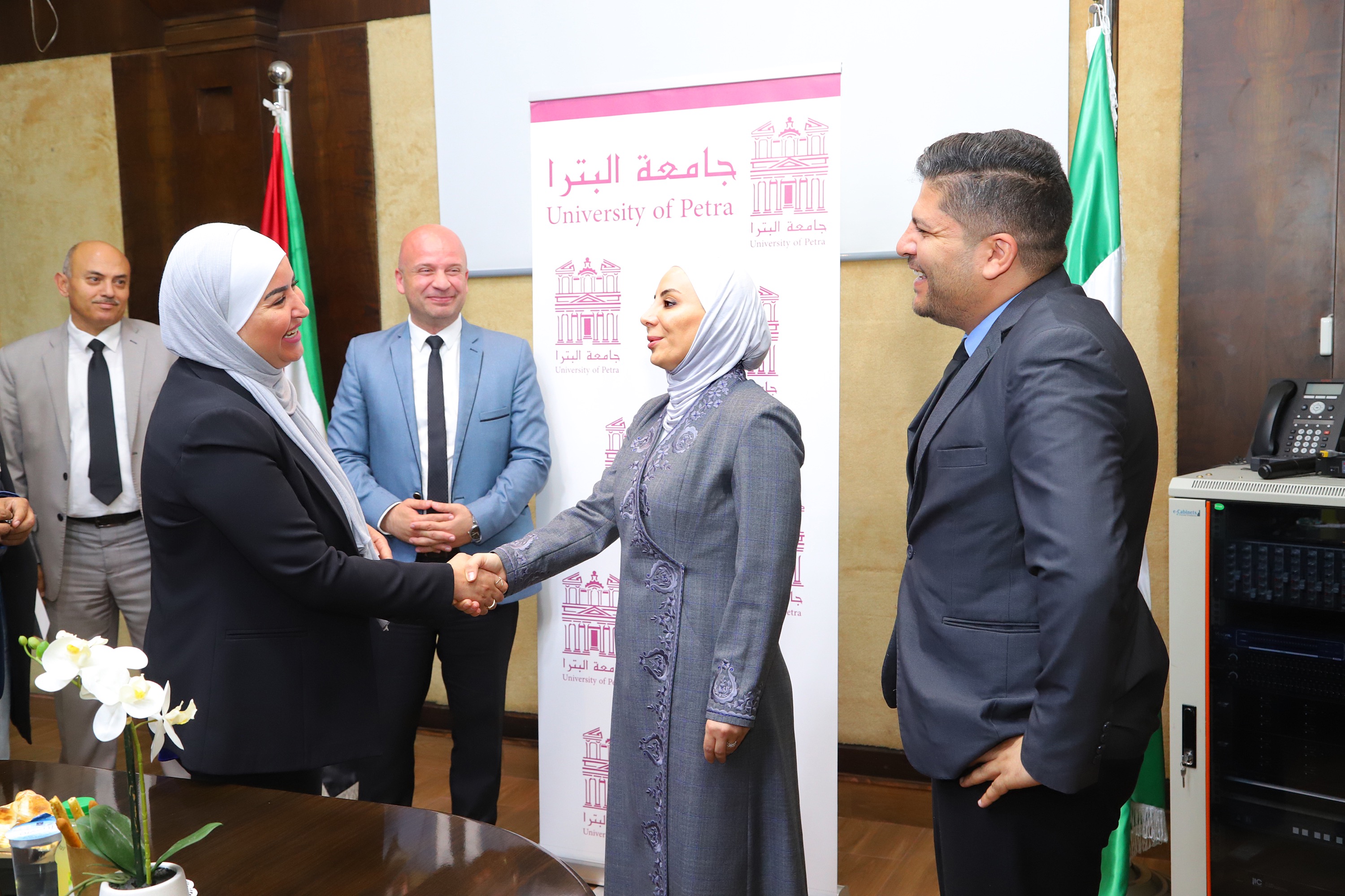 Madar Al-Saa Images 0.2474423475096692