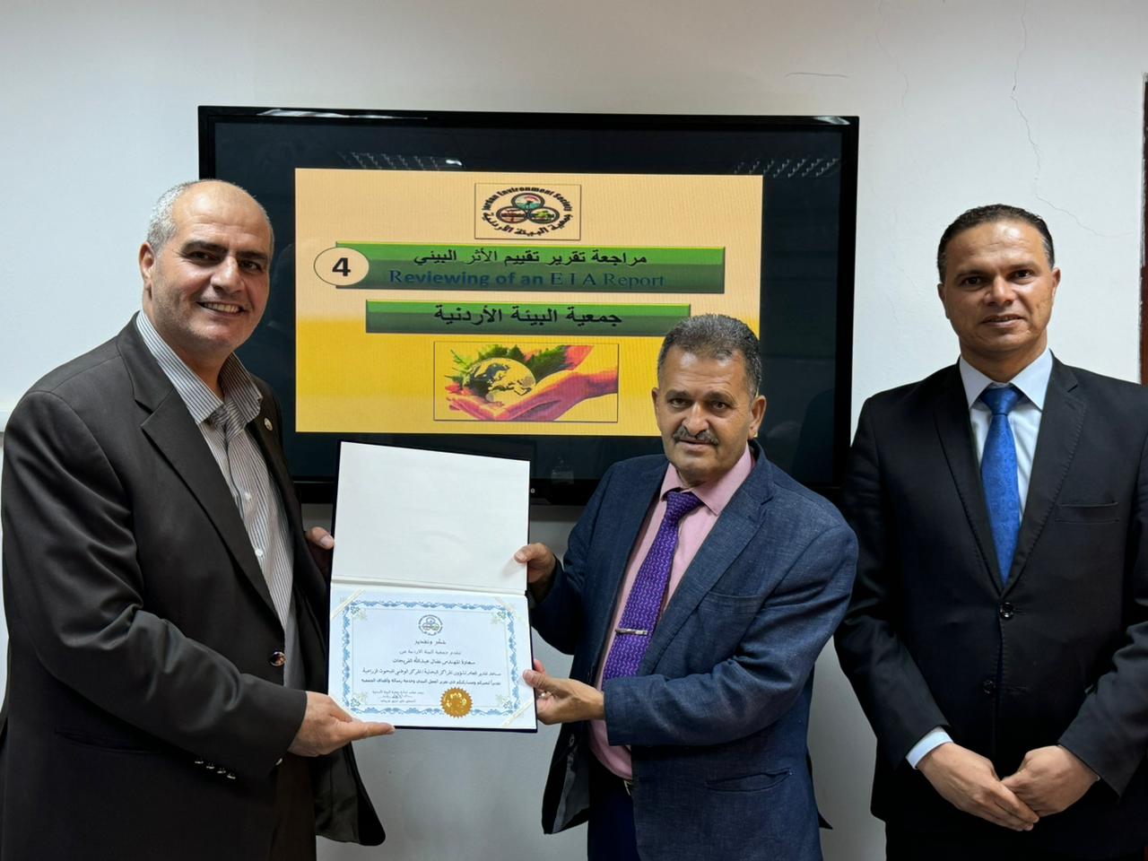 Madar Al-Saa Images 0.01577664958642222