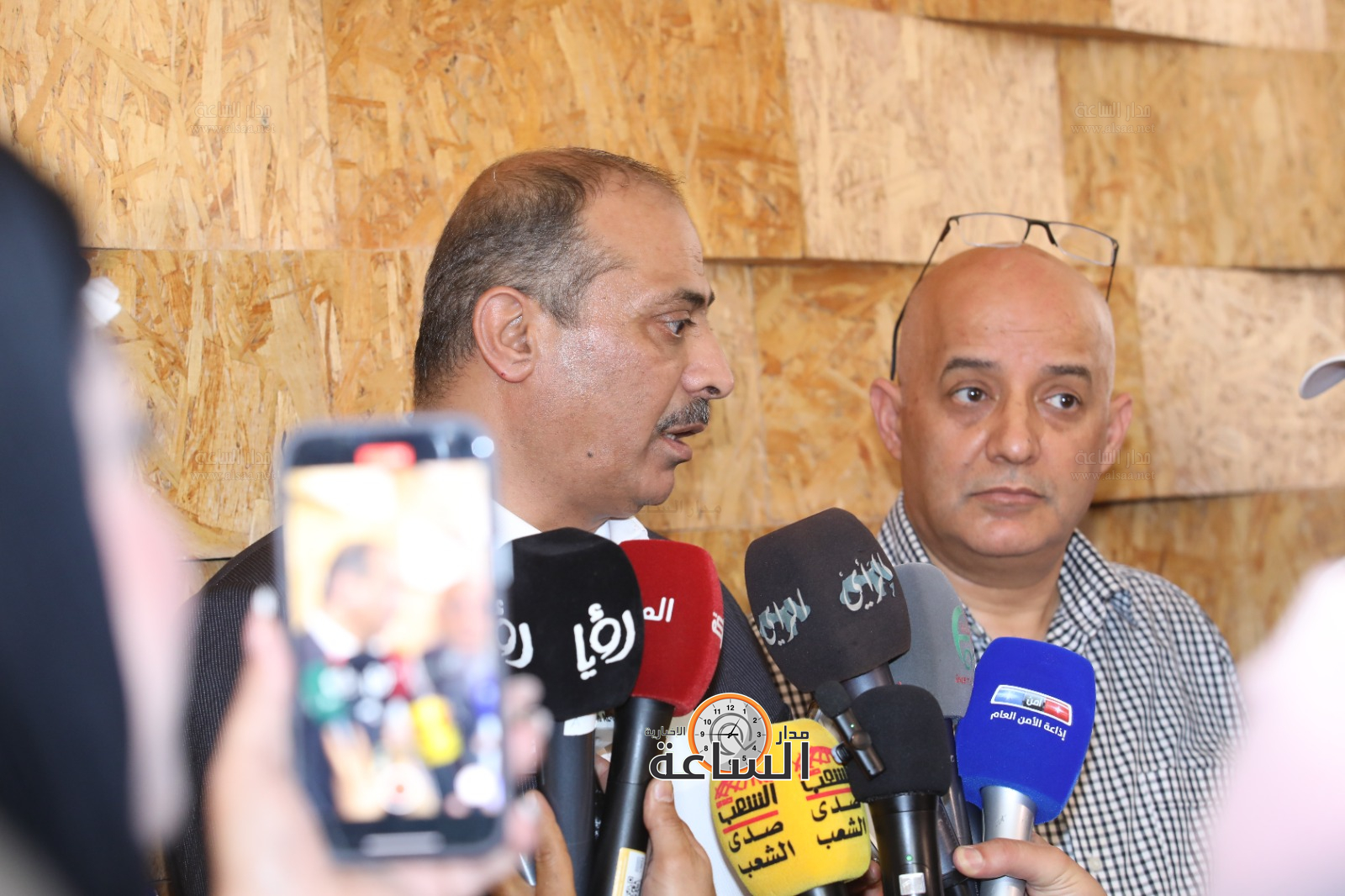 Madar Al-Saa Images 0.8412150357824482