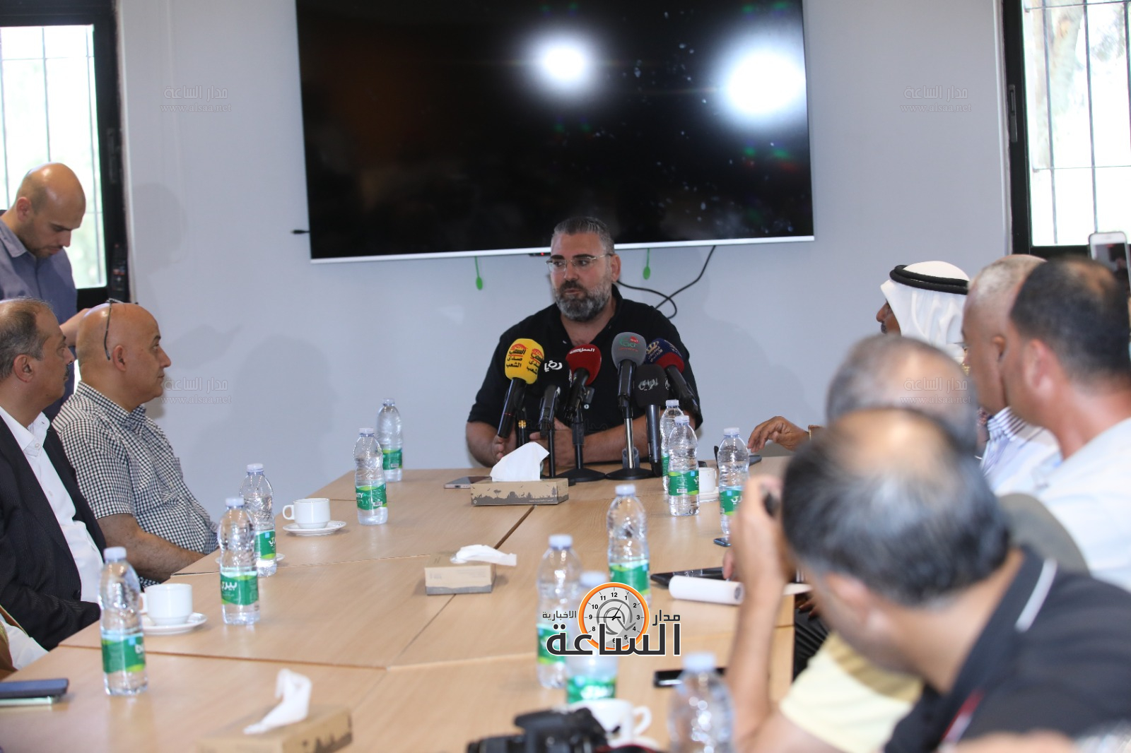 Madar Al-Saa Images 0.9538789396490479