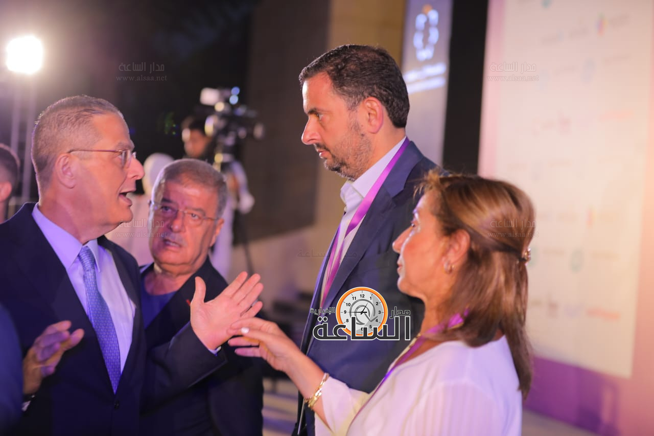 Madar Al-Saa Images 0.433865444219218