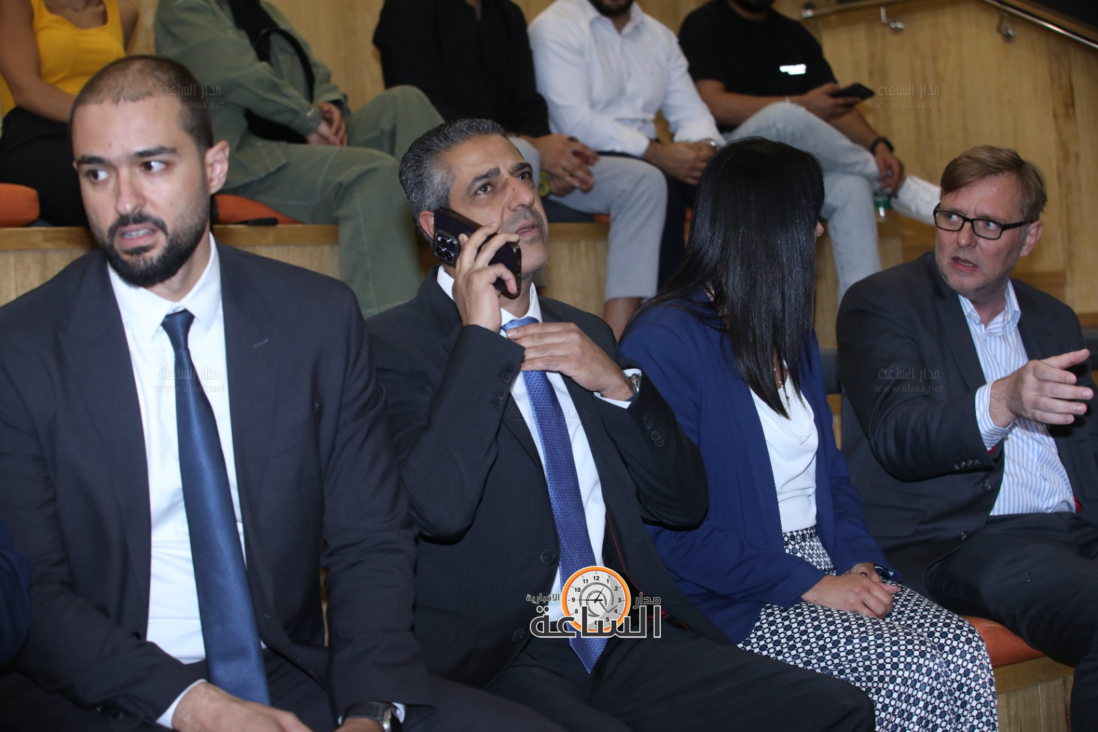 Madar Al-Saa Images 0.4876650429493239