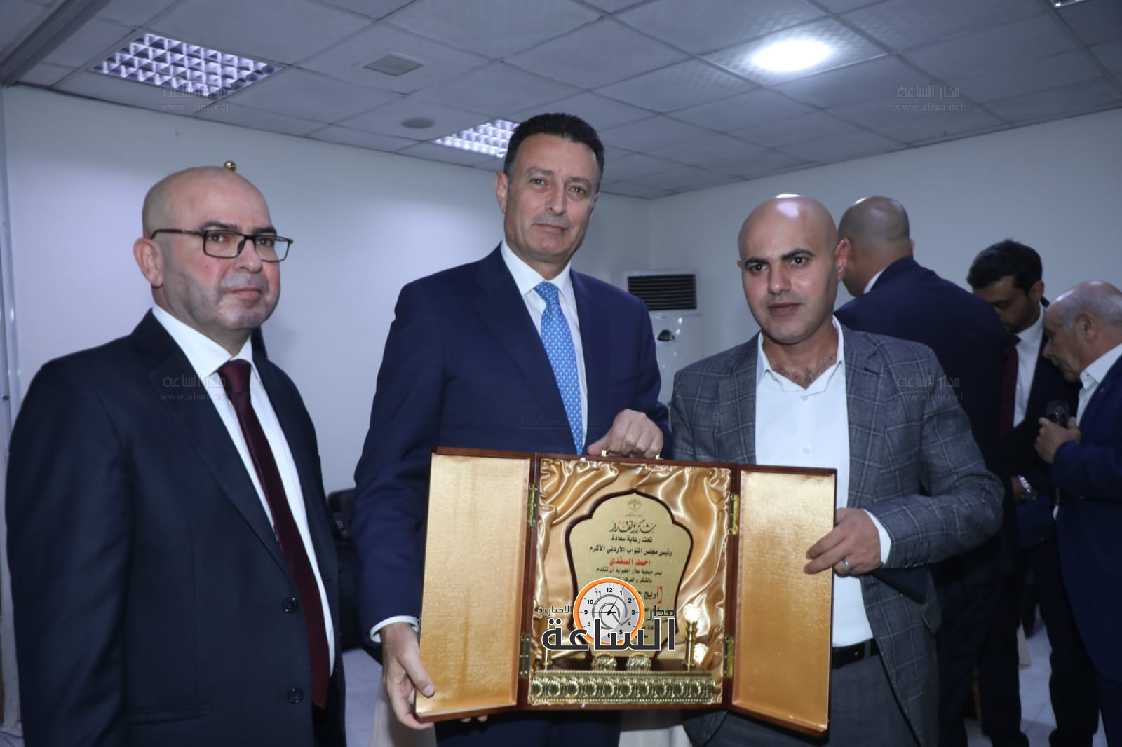 Madar Al-Saa Images 0.7306543127138927