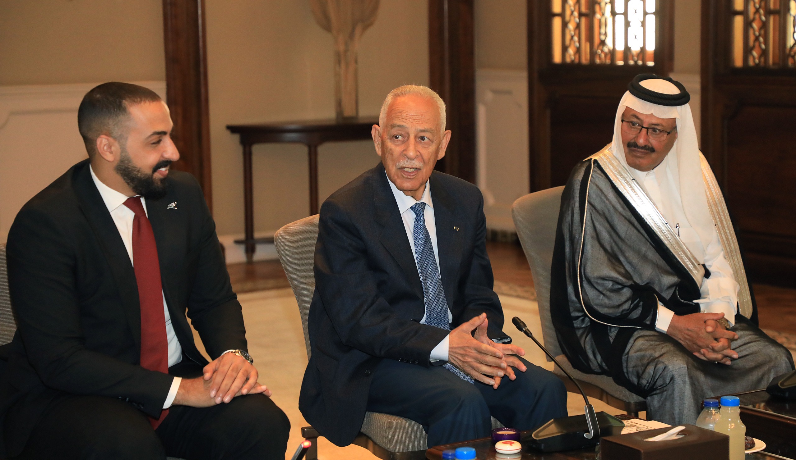 Madar Al-Saa Images 0.6056588057204335