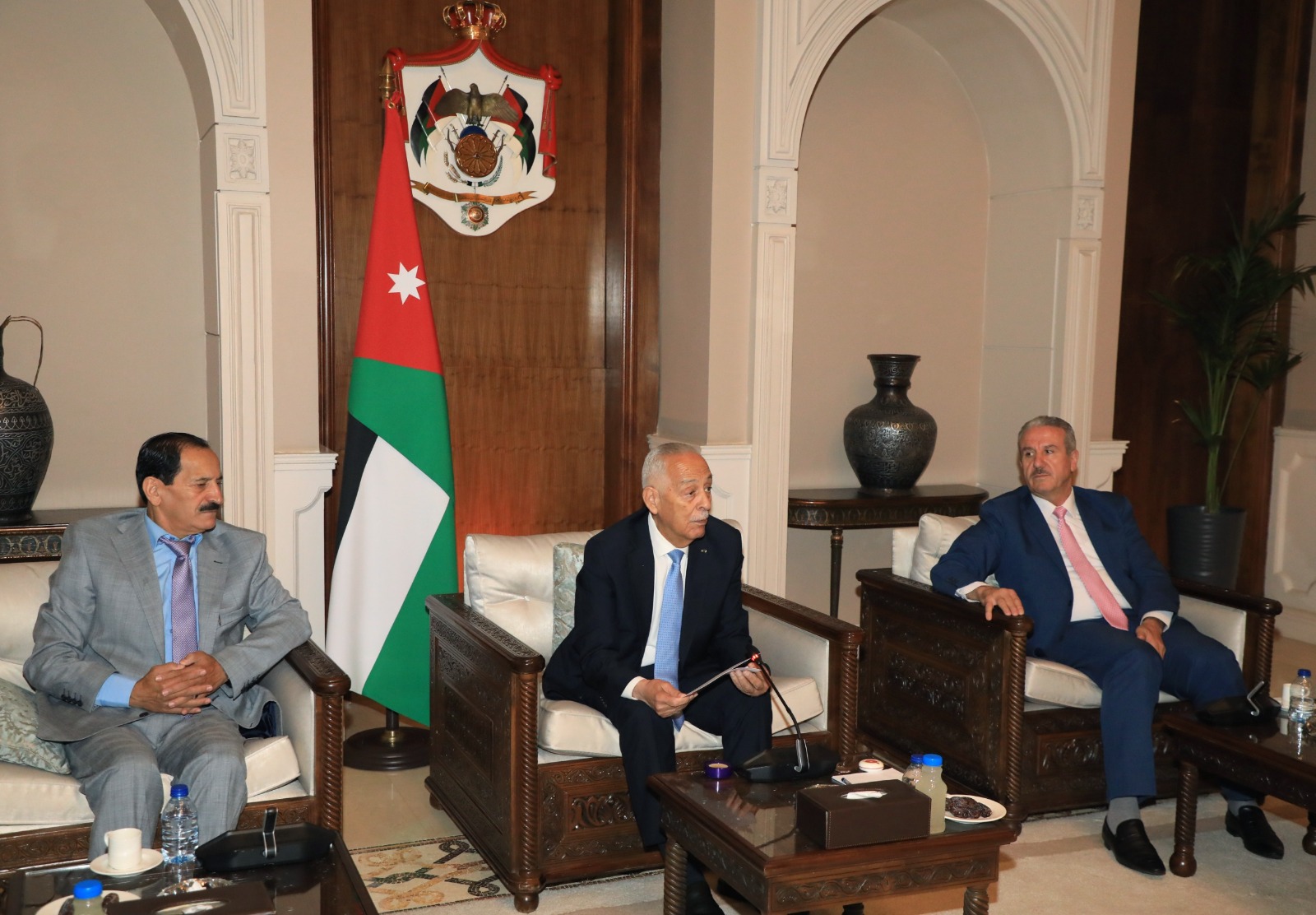 Madar Al-Saa Images 0.9635115575107245