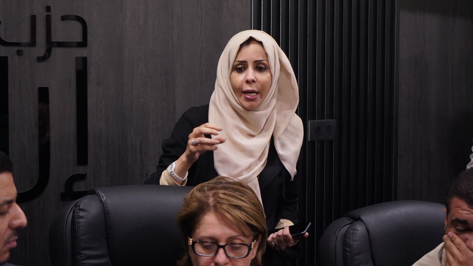 Madar Al-Saa Images 0.8938456191891755