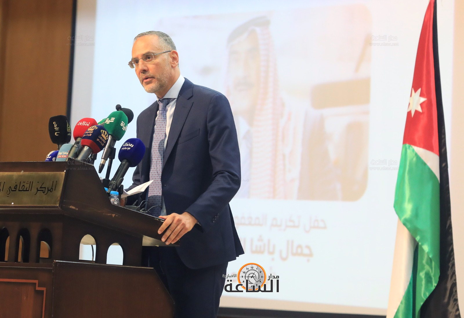 Madar Al-Saa Images 0.8831904256319414