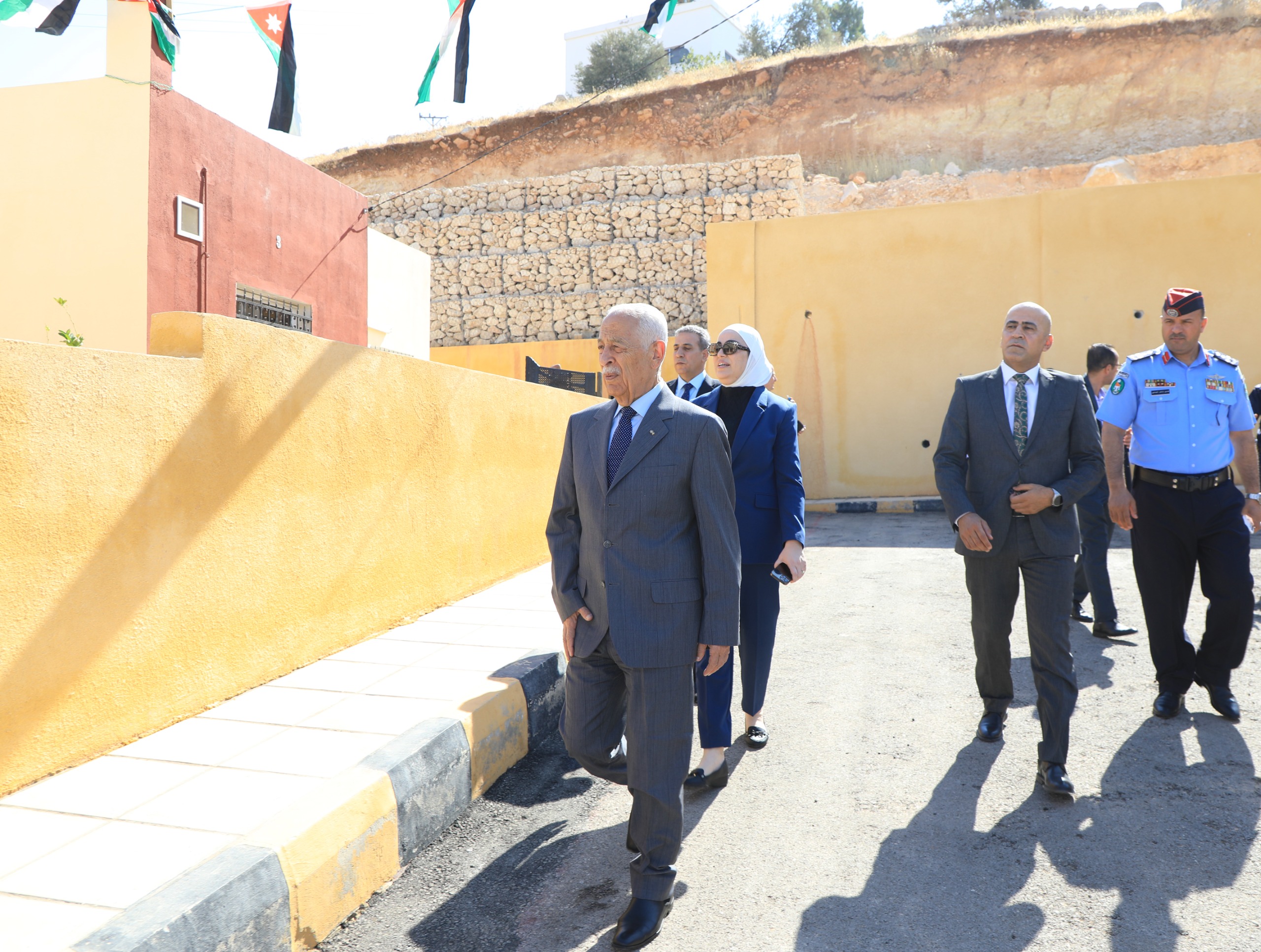 Madar Al-Saa Images 0.26124976345196615