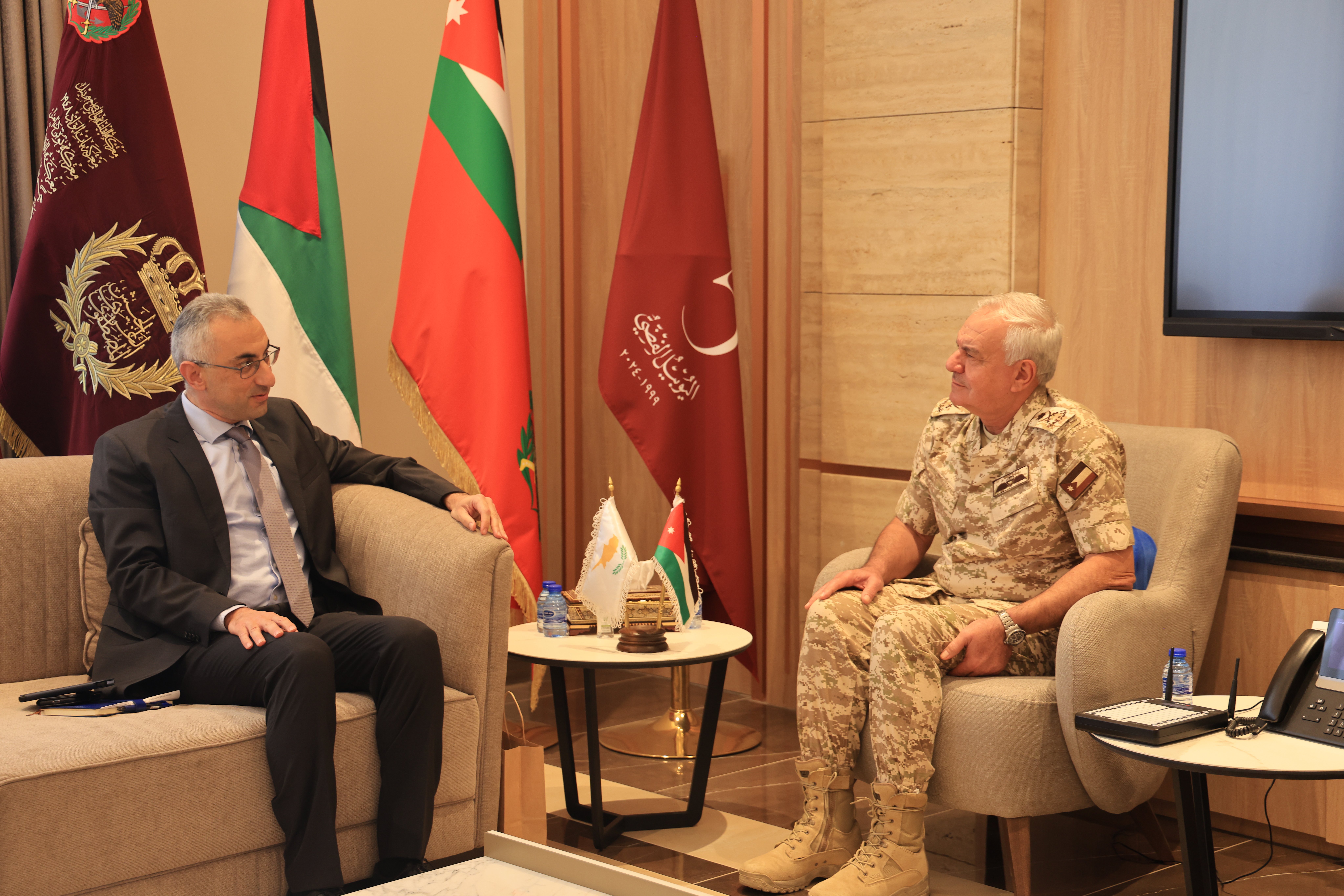 Madar Al-Saa Images 0.6902538881668863