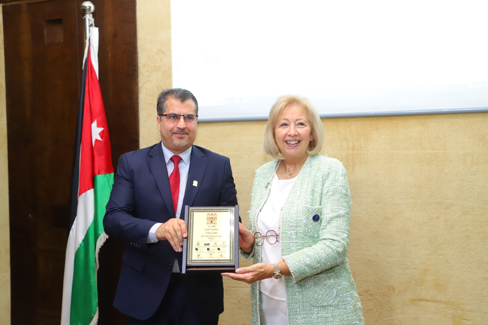 Madar Al-Saa Images 0.4235421845036722