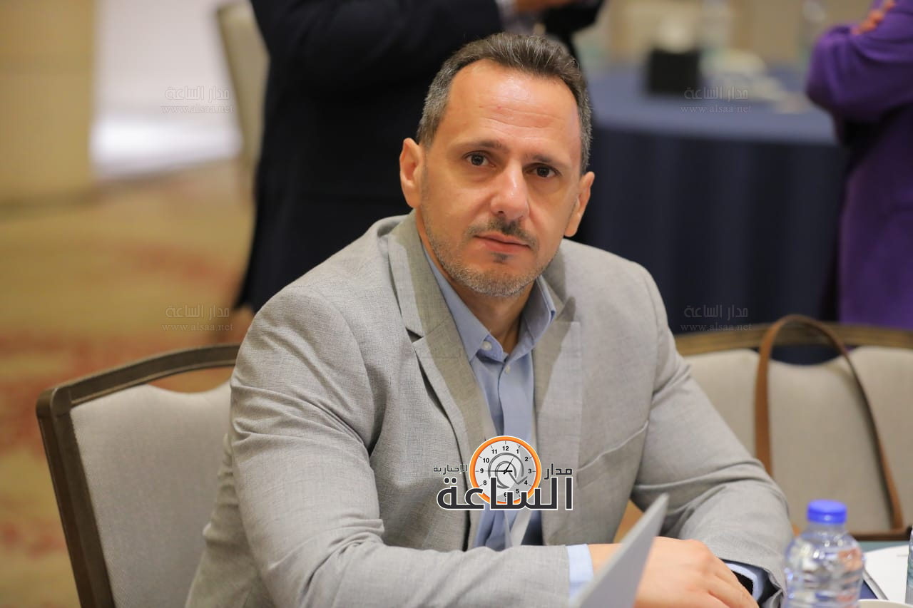 Madar Al-Saa Images 0.01564691342261537