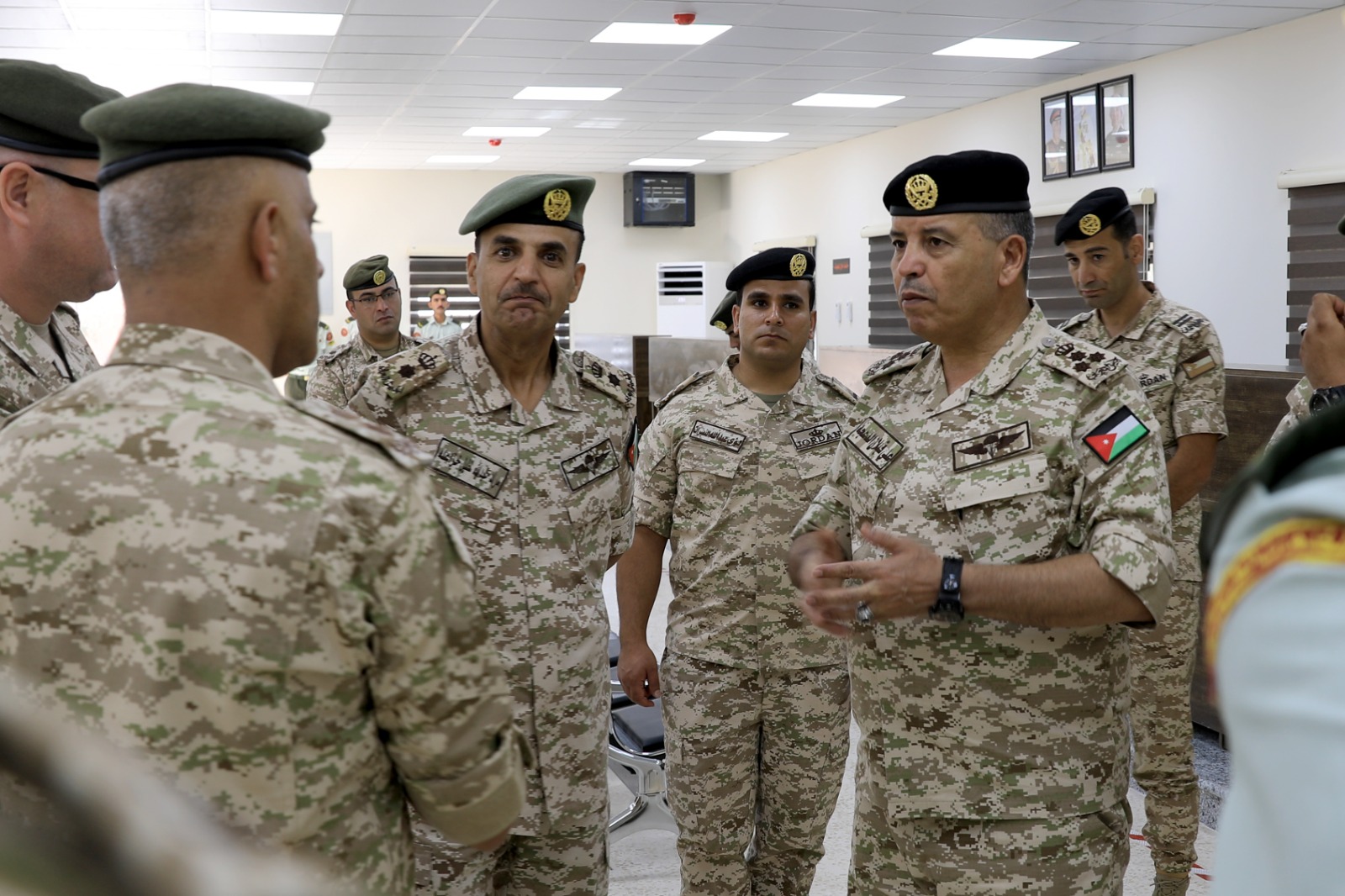 Madar Al-Saa Images 0.5958785889915104