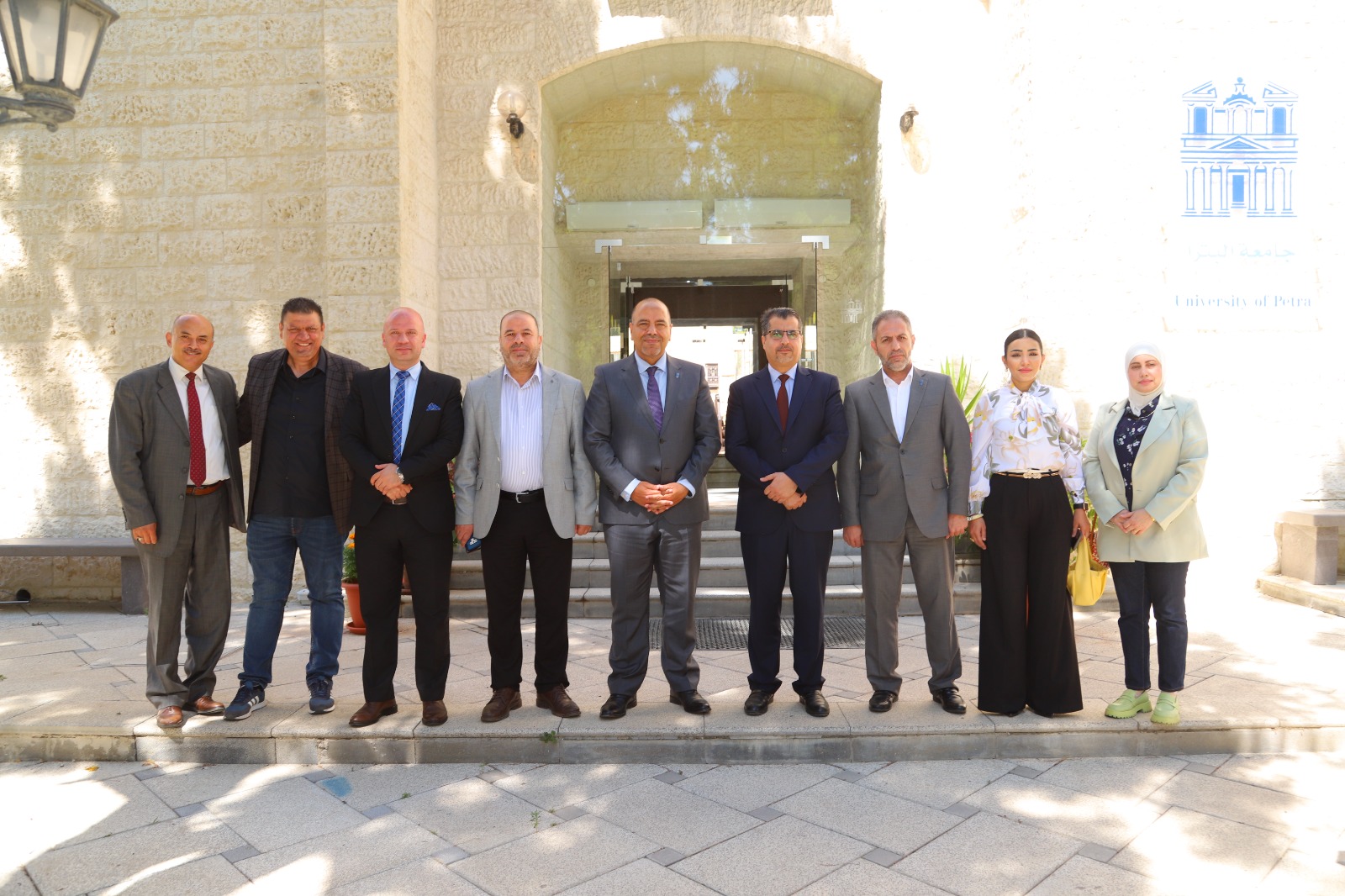 Madar Al-Saa Images 0.2726893034666973