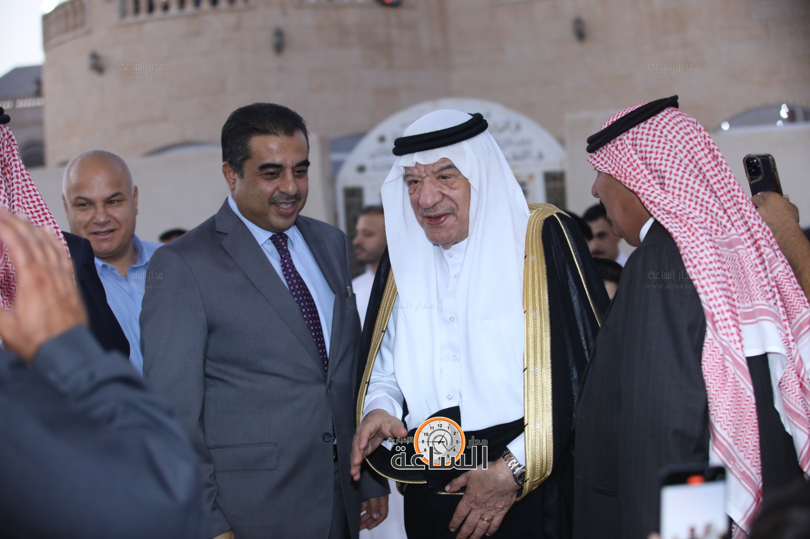 Madar Al-Saa Images 0.7420110026454585