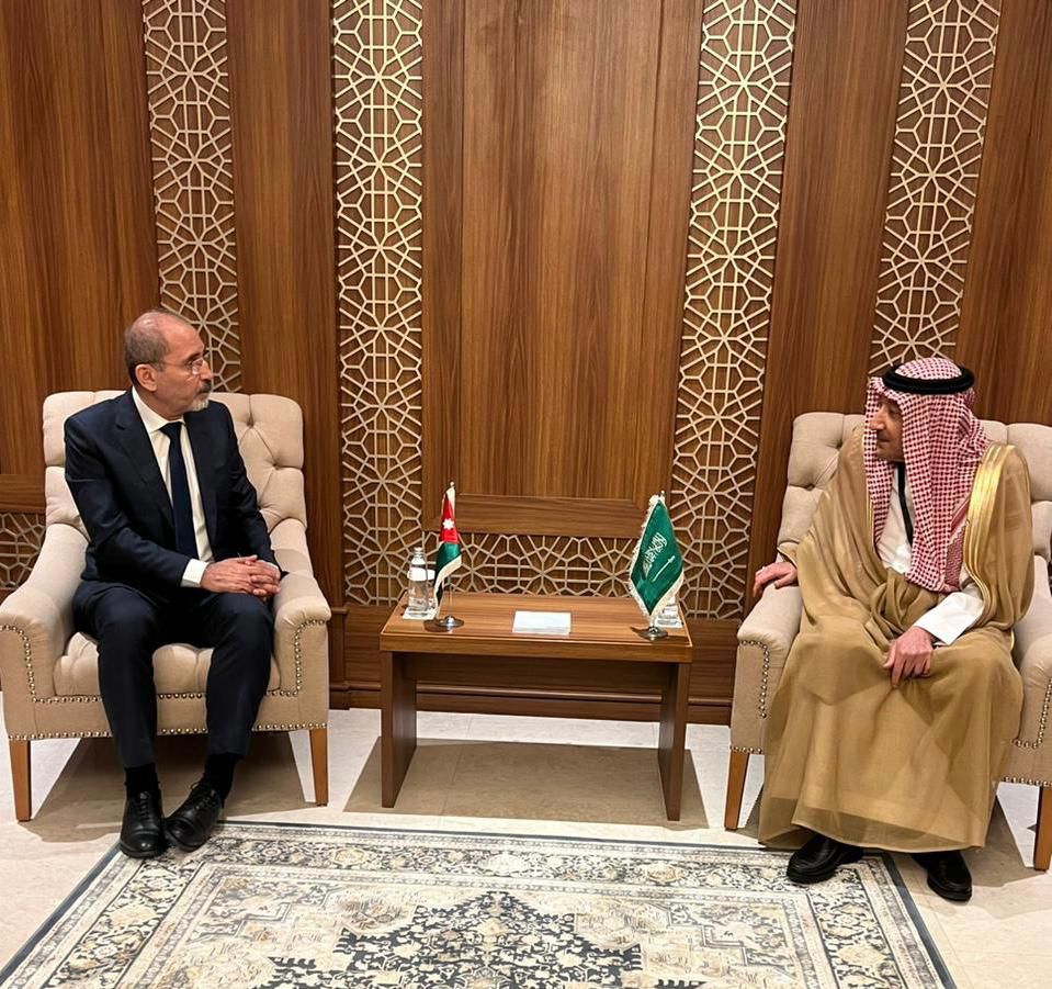 Madar Al-Saa Images 0.047033039031125545