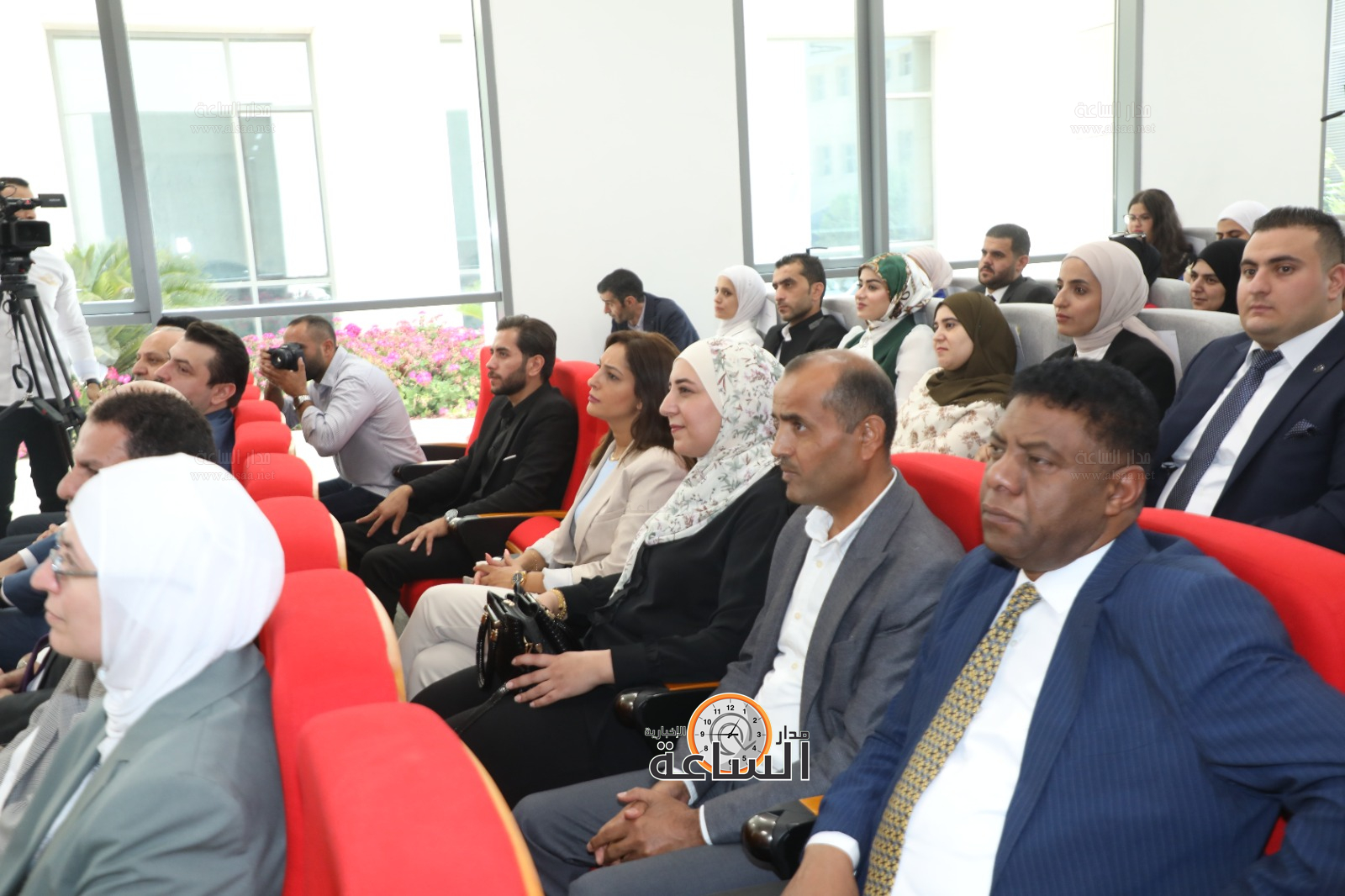 Madar Al-Saa Images 0.24991386294985185