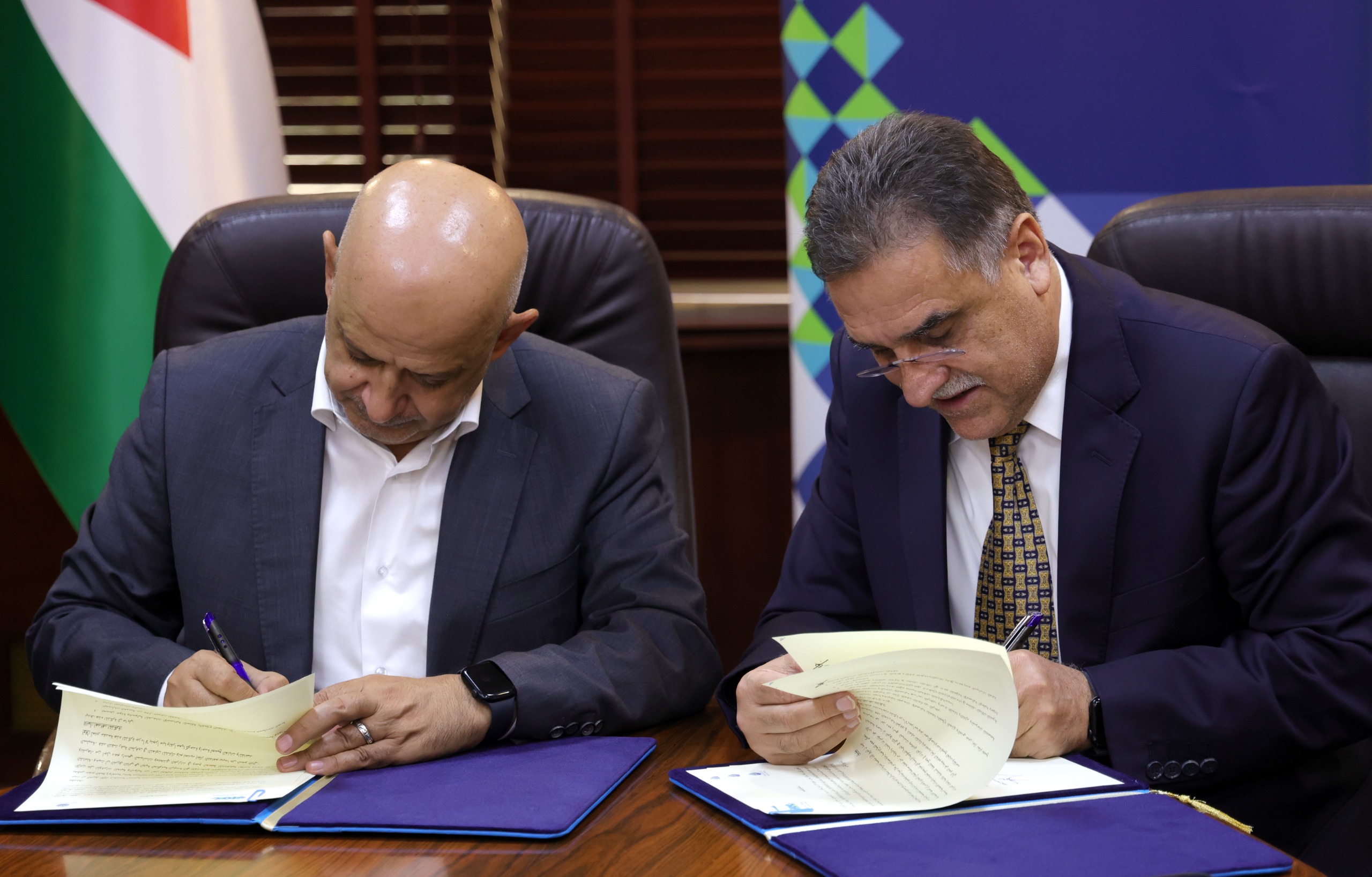 Madar Al-Saa Images 0.6921561352210377