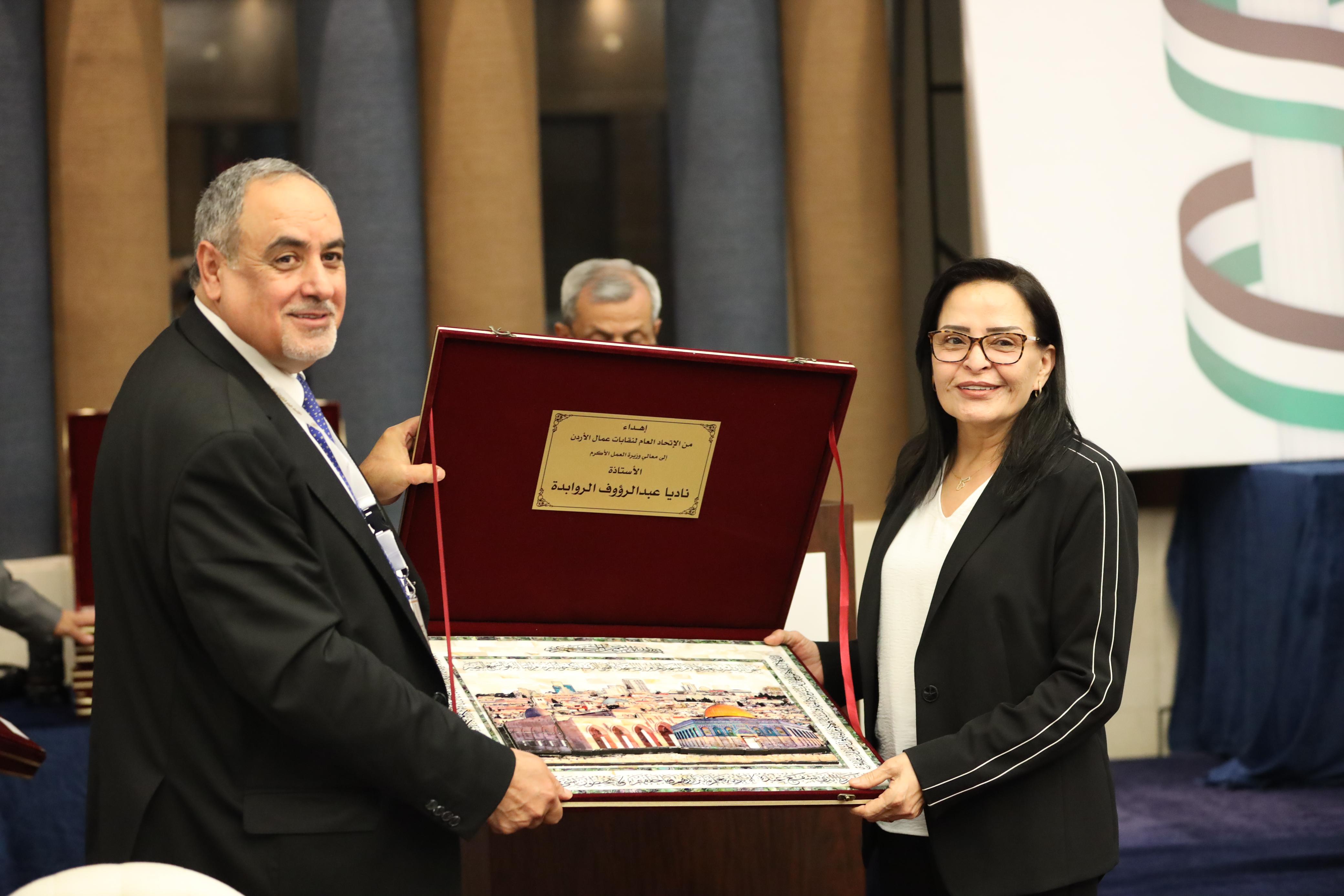 Madar Al-Saa Images 0.5250213404220767