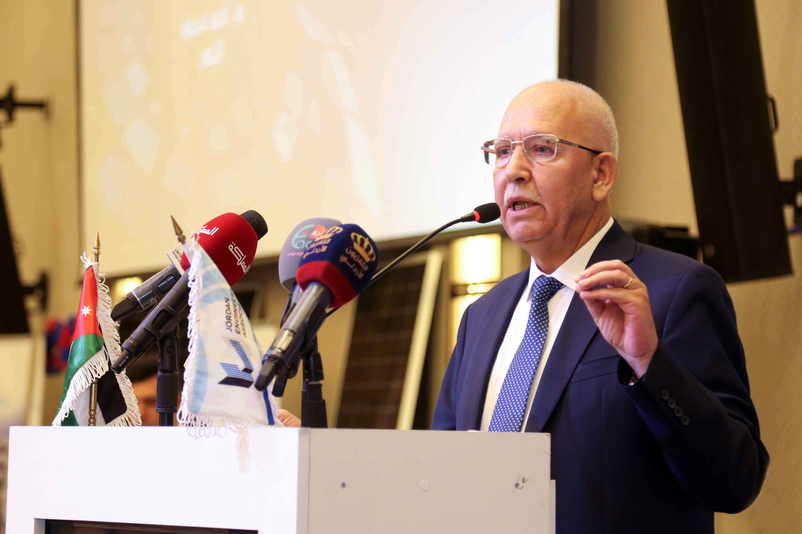 Madar Al-Saa Images 0.6668360352808407