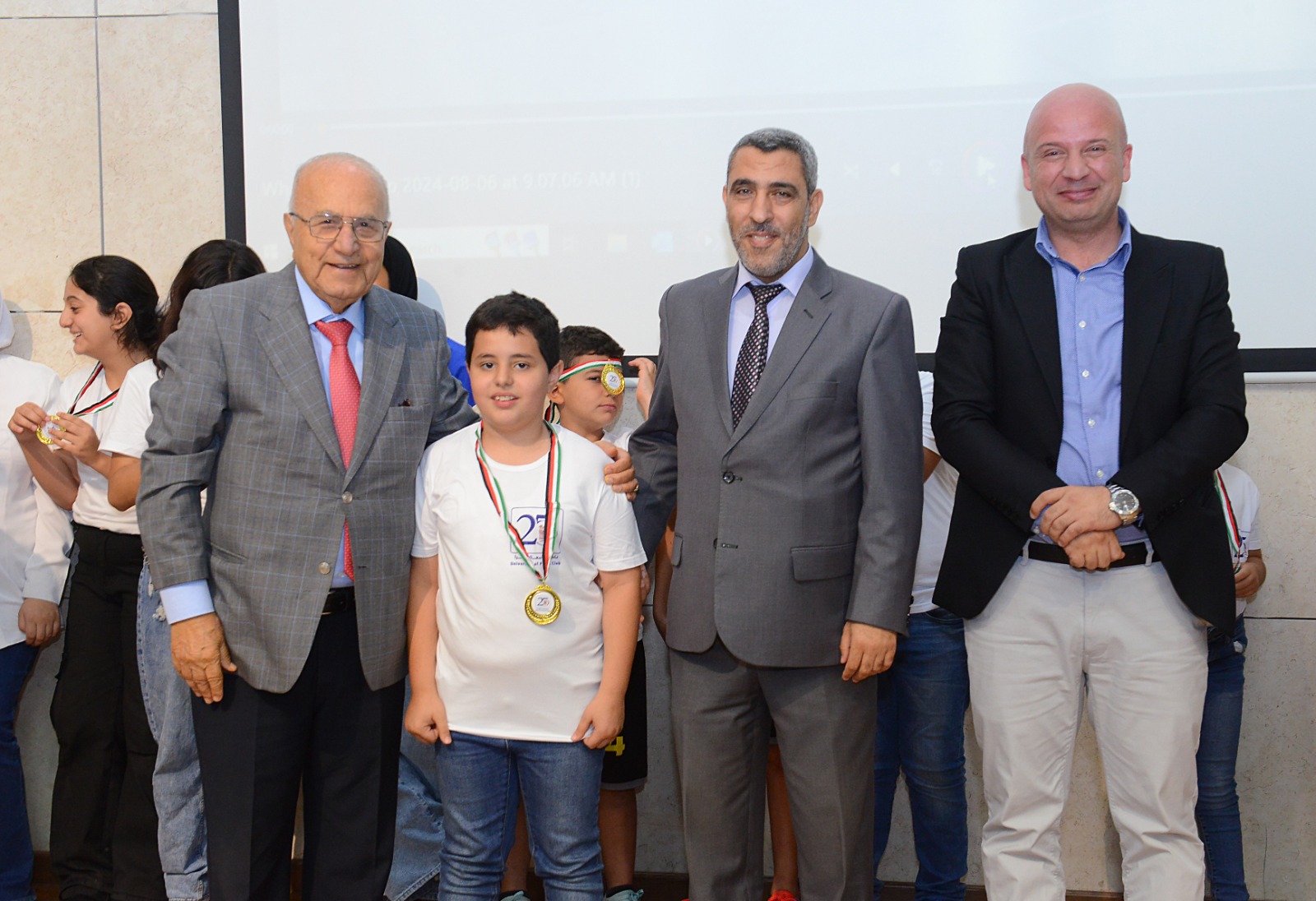 Madar Al-Saa Images 0.5714578064177647