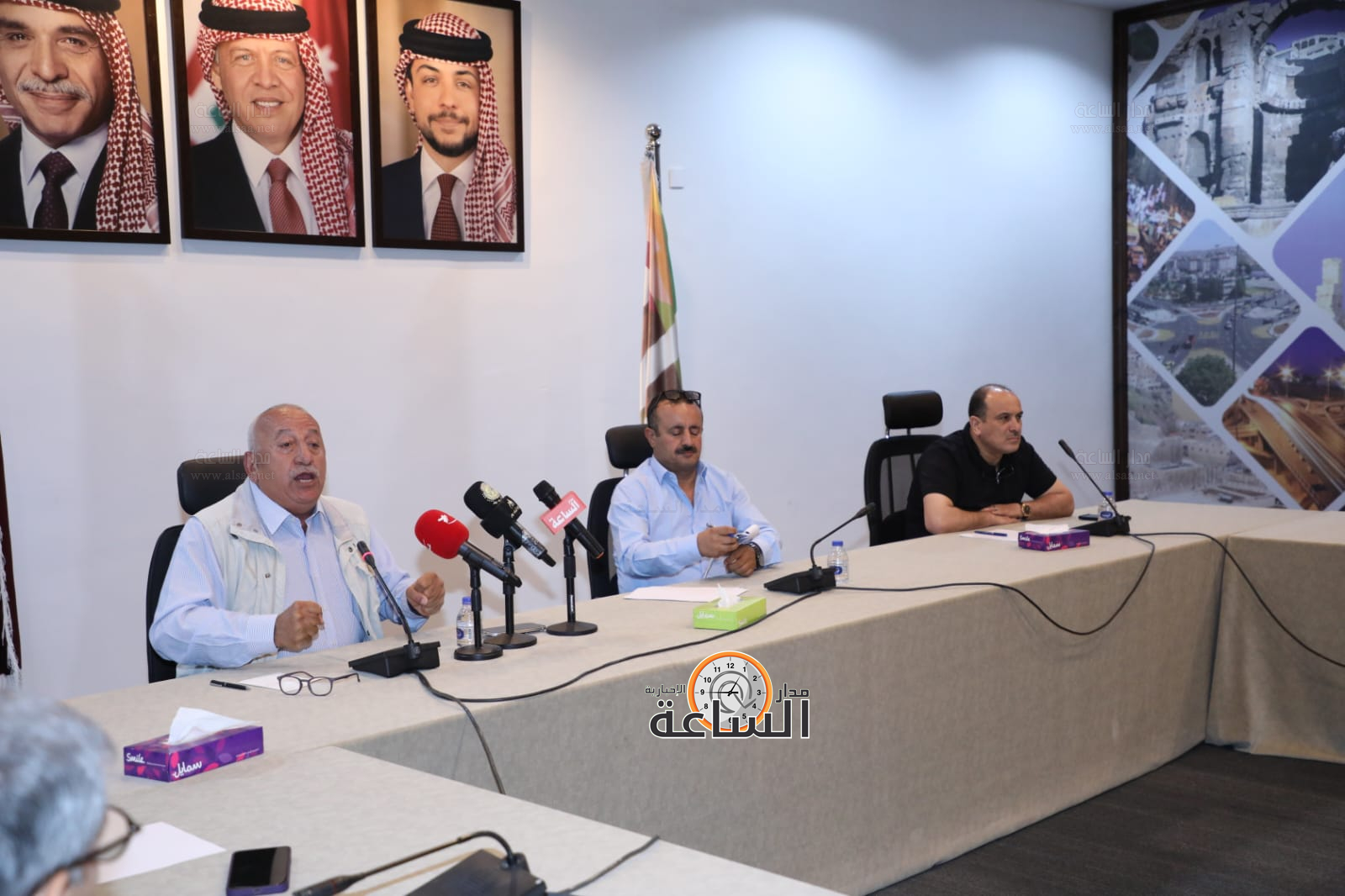 Madar Al-Saa Images 0.4403422516356015