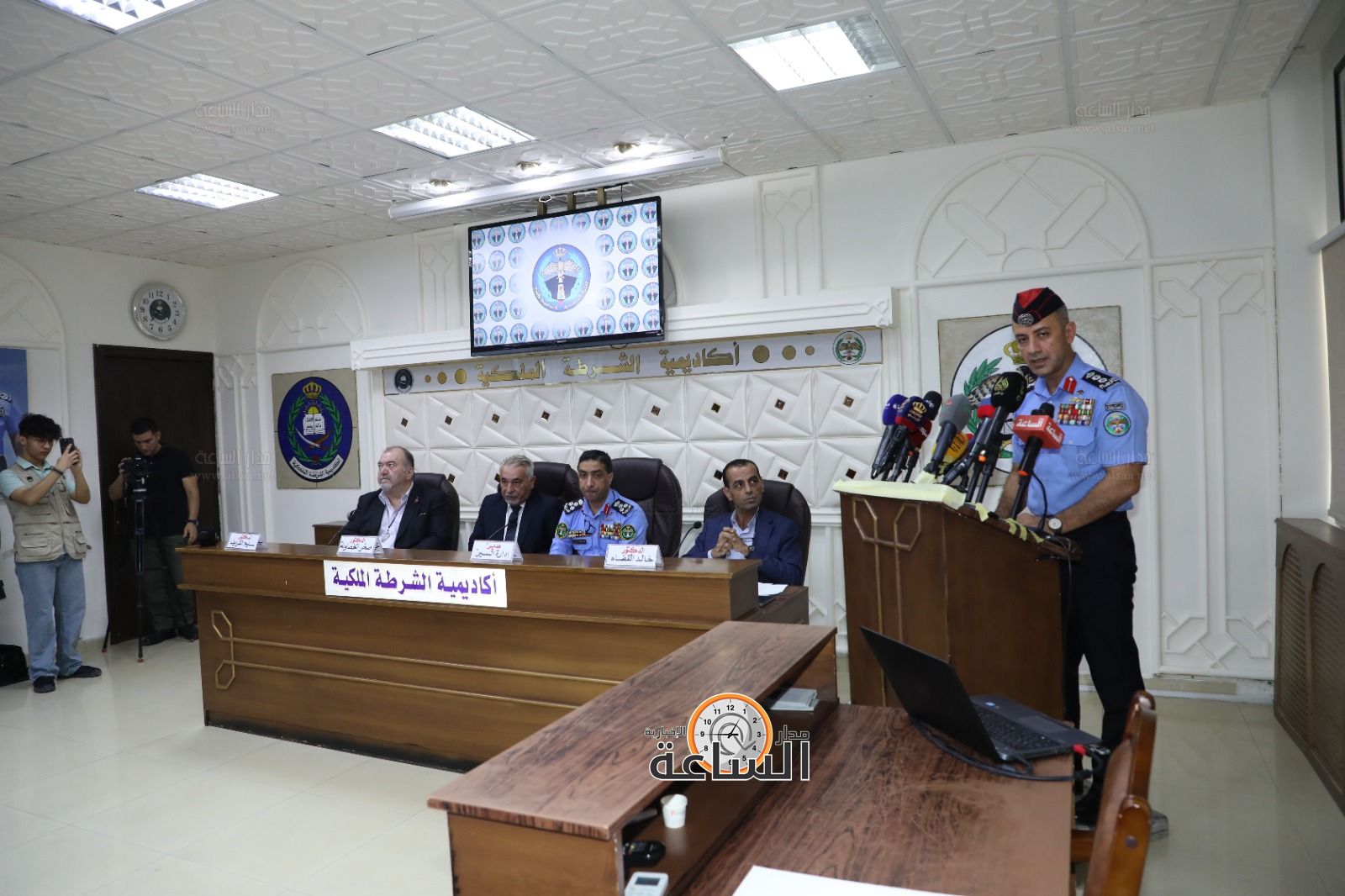 Madar Al-Saa Images 0.23411302162627035