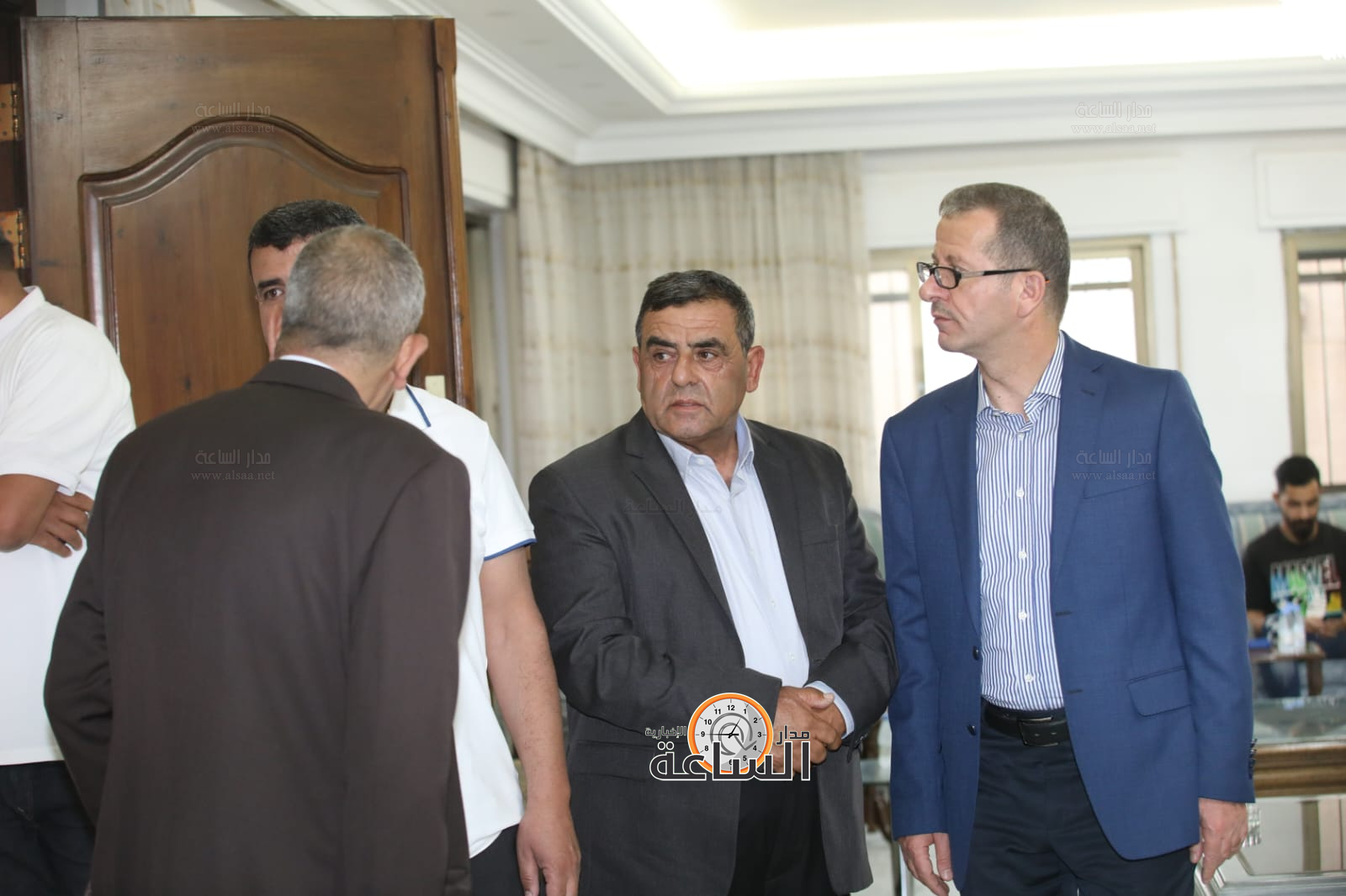 Madar Al-Saa Images 0.8083904358569092