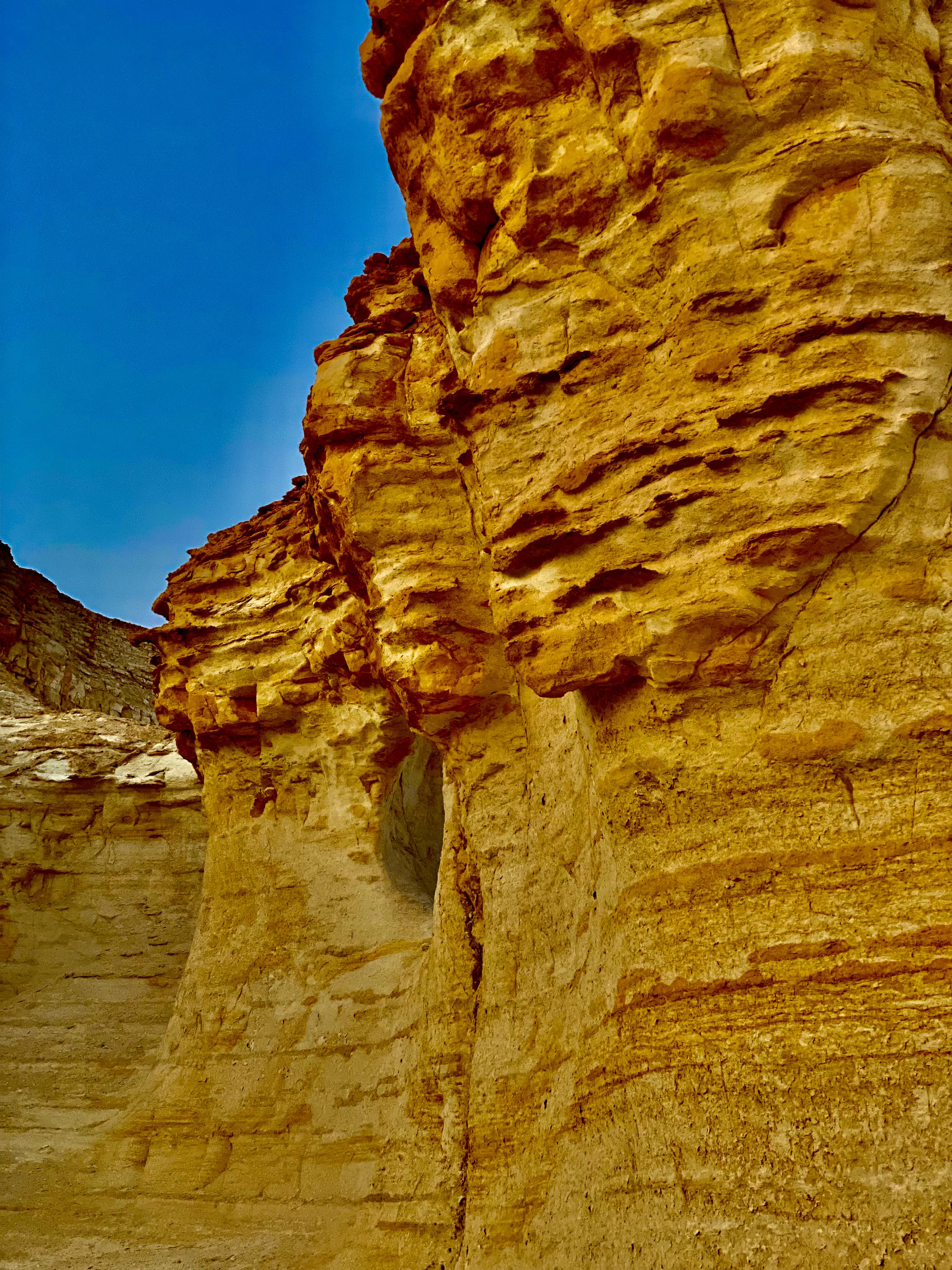 Madar Al-Saa Images 0.6930513850586293