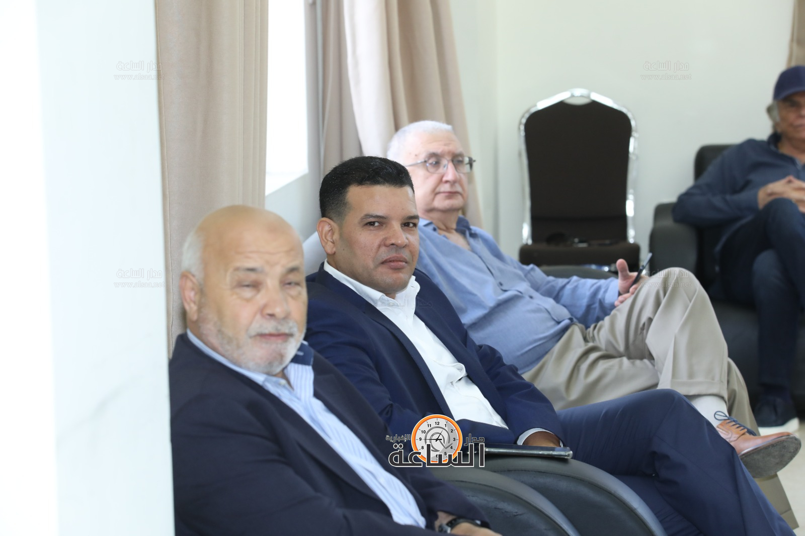 Madar Al-Saa Images 0.4017731780680516