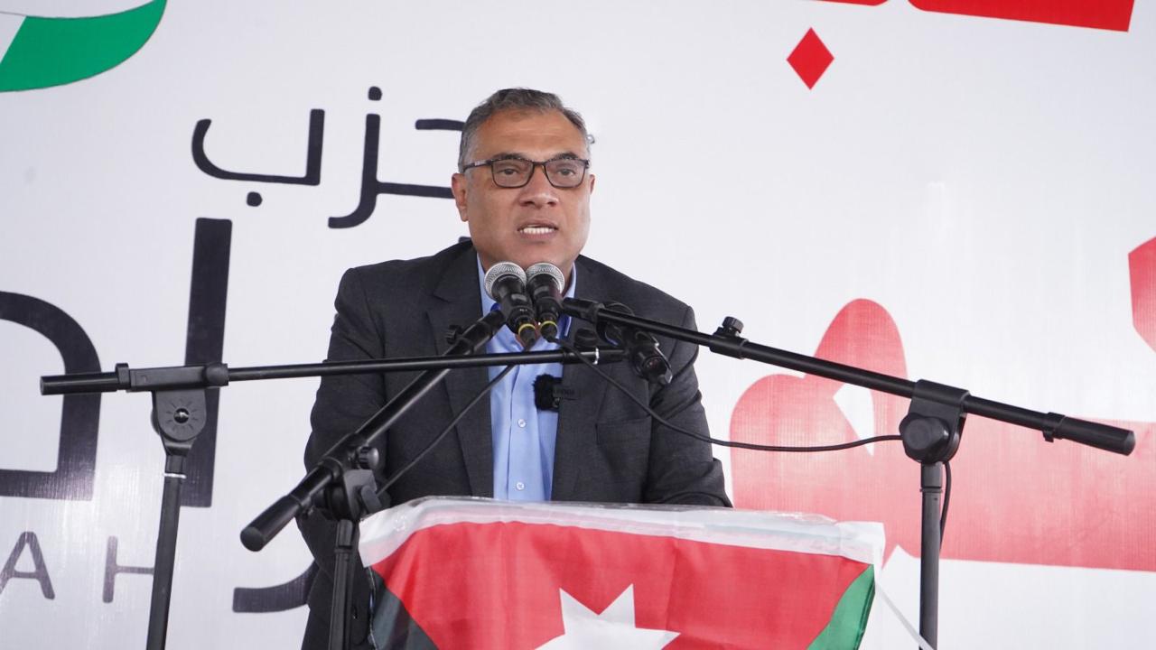 Madar Al-Saa Images 0.736107340999784