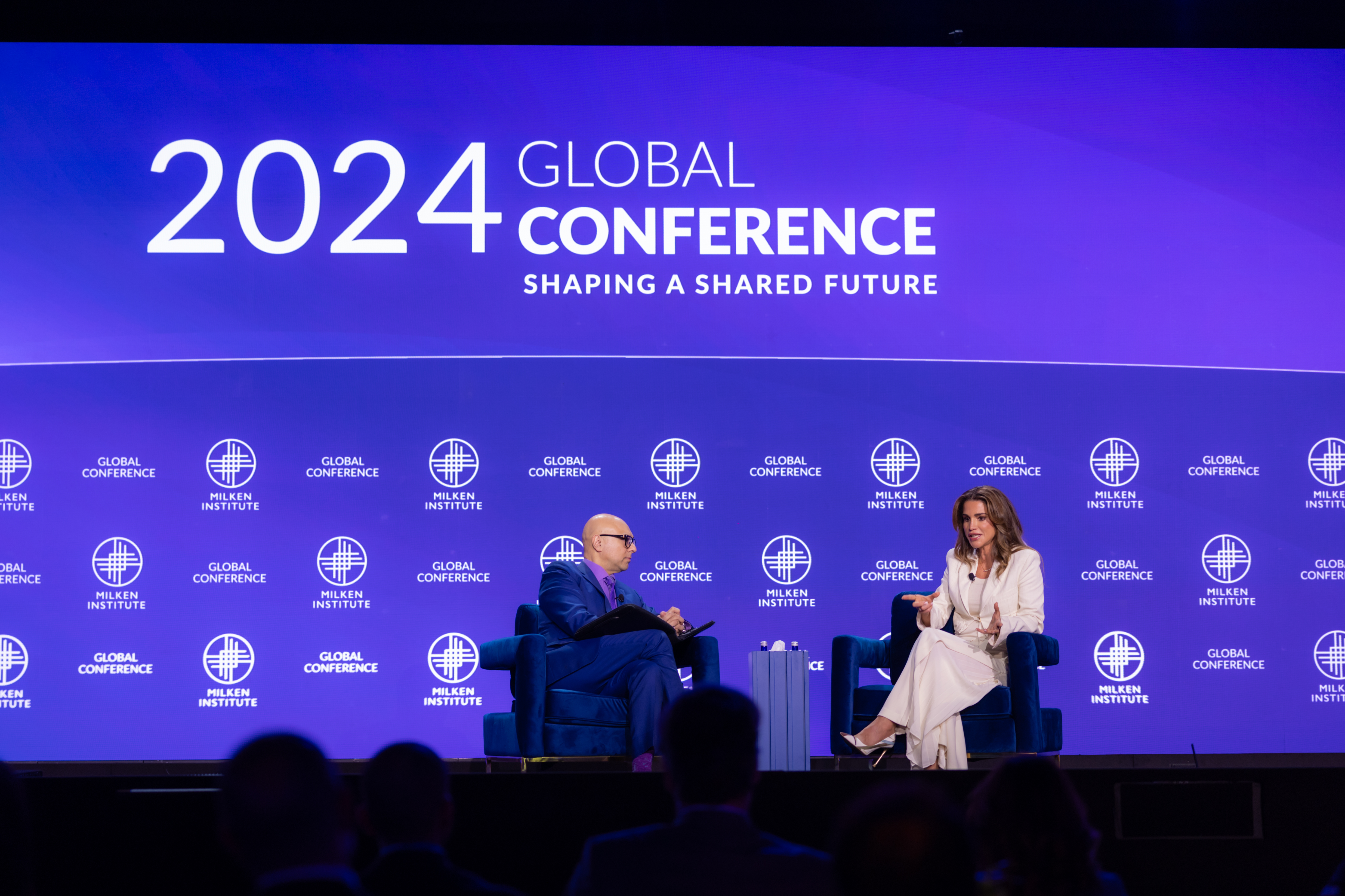 

الملكة رانيا خلال مشاركتها في المؤتمر العالمي لمعهد ميلكن في جلسة أدارها علي فيلشي من إم إس إن بي سيلوس أنجلوس، الولايات المتحدة الأمريكية / 6 أيار 2024

