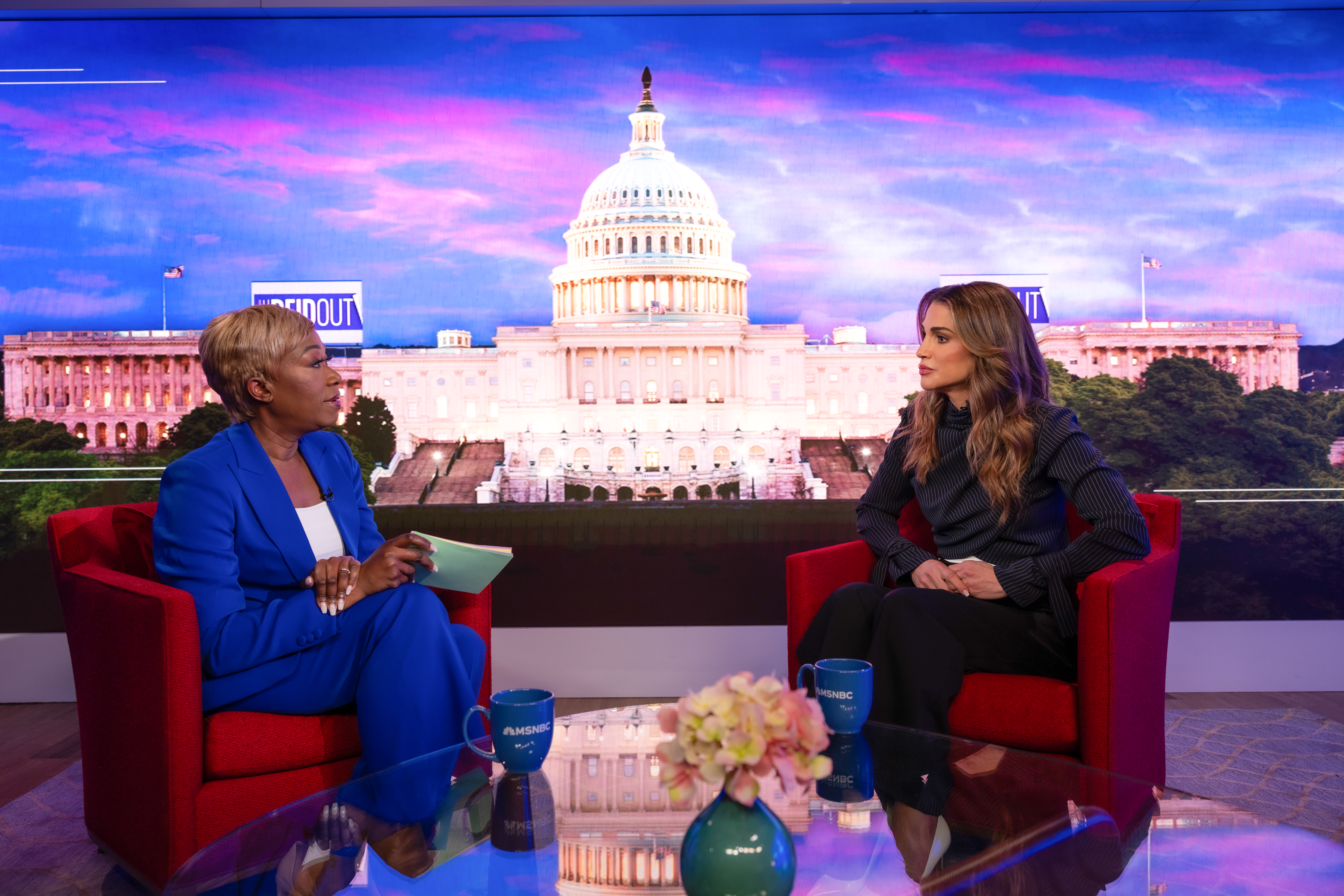 

الملكة رانيا خلال مشاركتها في المؤتمر العالمي لمعهد ميلكن في جلسة أدارها علي فيلشي من إم إس إن بي سيلوس أنجلوس، الولايات المتحدة الأمريكية / 6 أيار 2024

