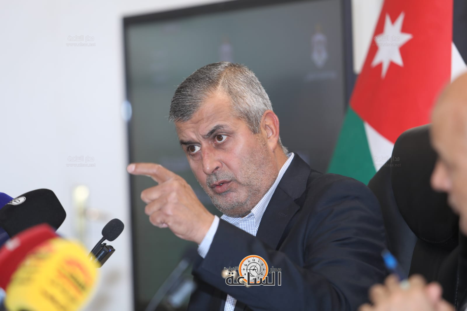 Madar Al-Saa Images 0.16644634180238804