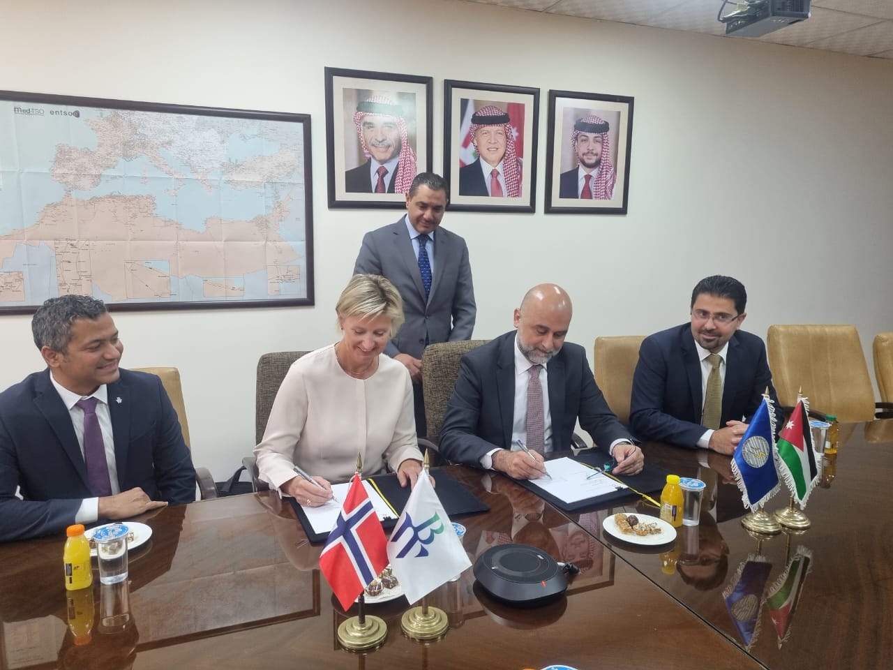 Madar Al-Saa Images 0.32230234323683216