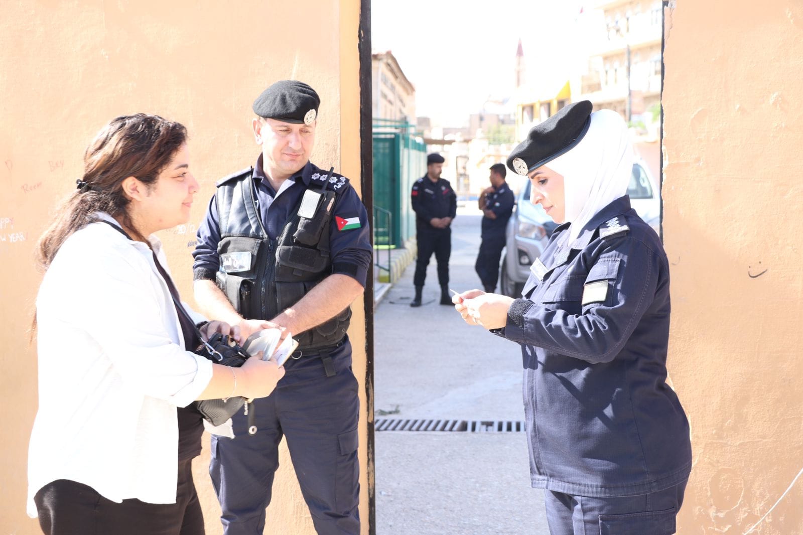 Madar Al-Saa Images 0.4885812384038921