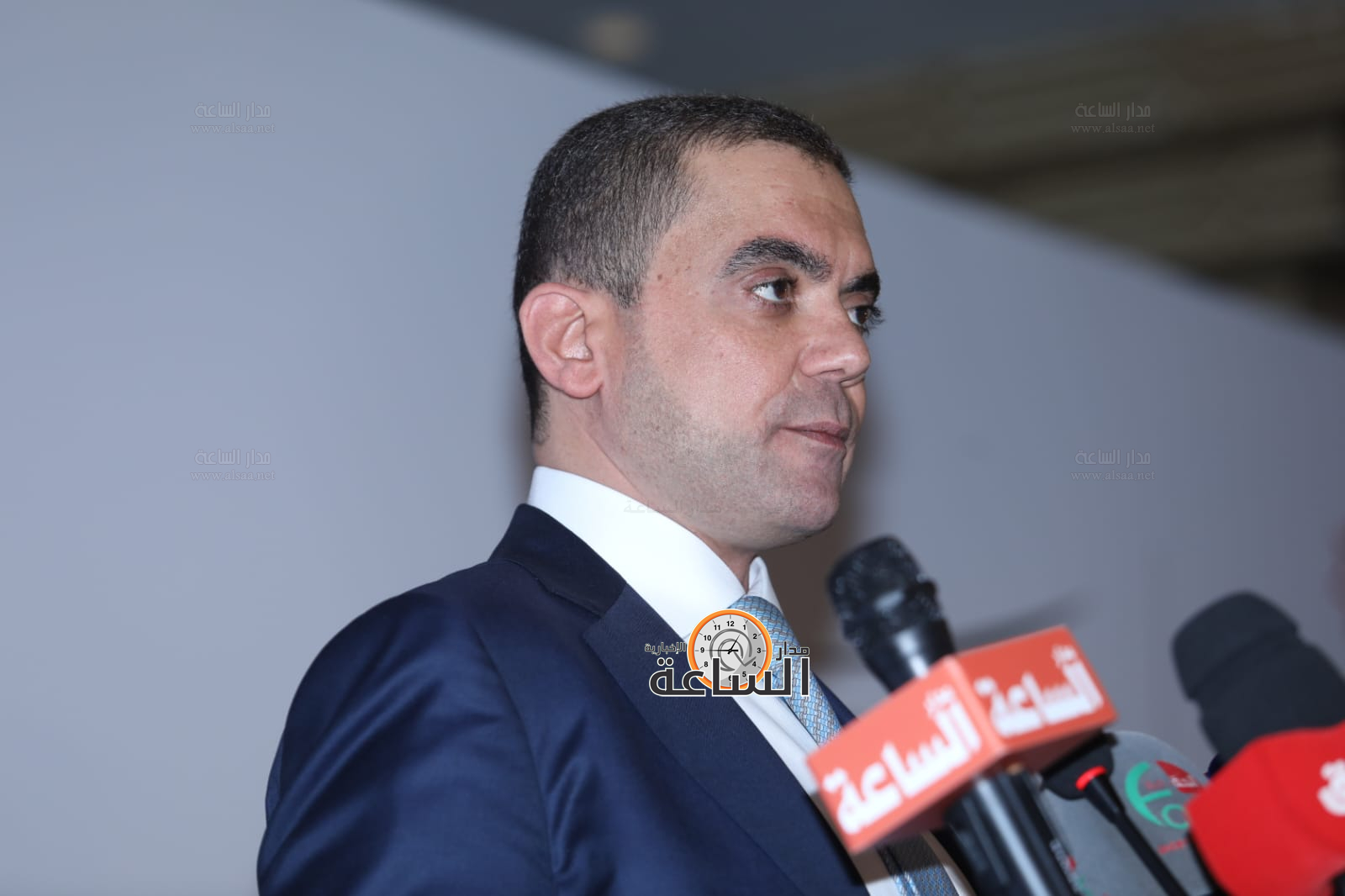 Madar Al-Saa Images 0.37404112853460925