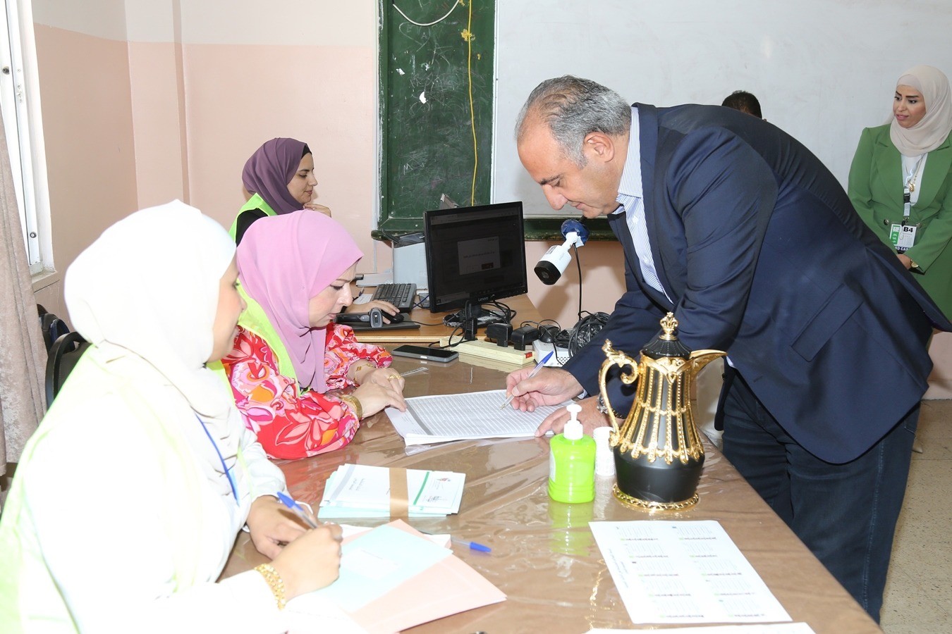 Madar Al-Saa Images 0.12131776080828671