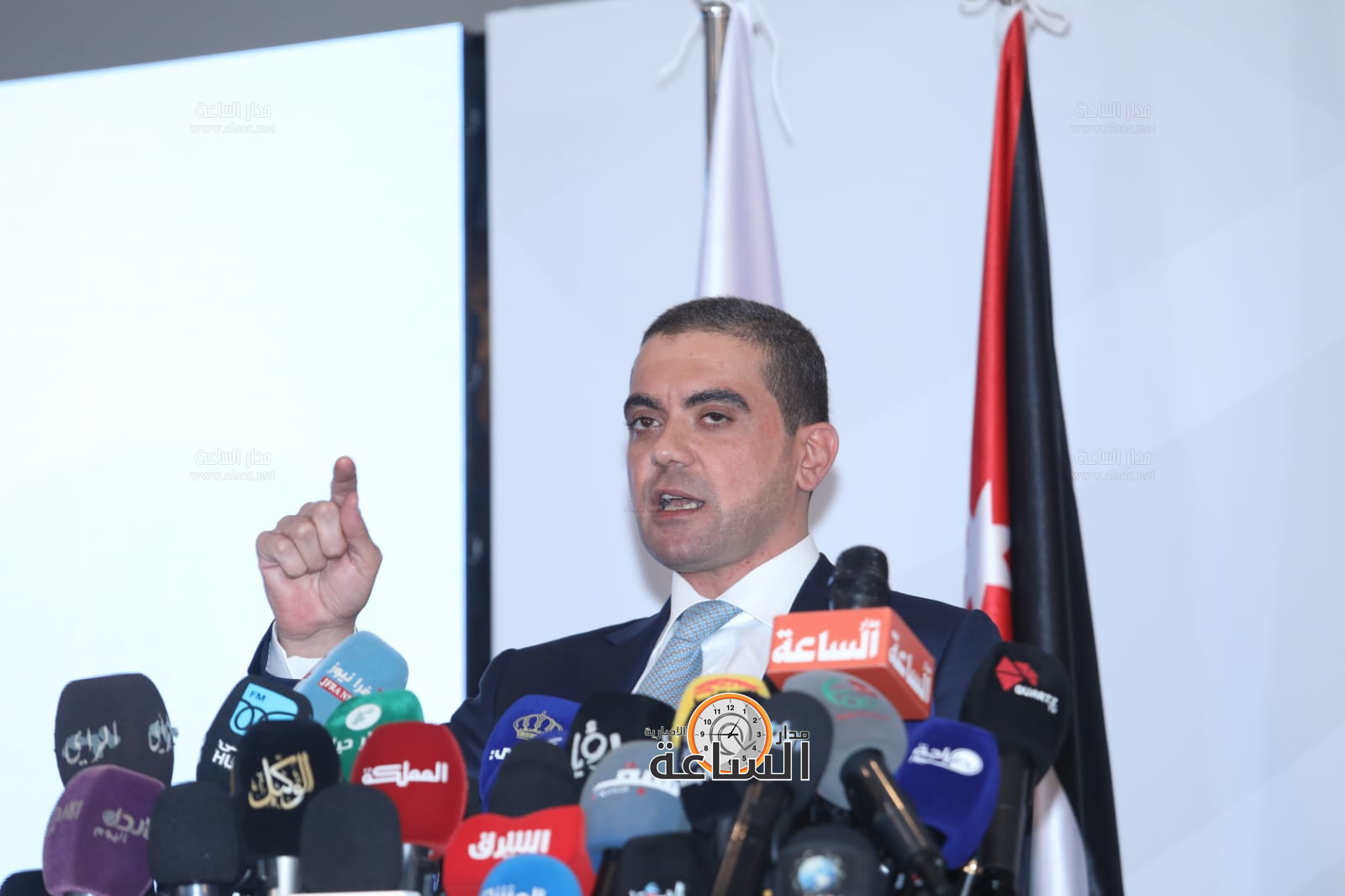 Madar Al-Saa Images 0.48298164008837396