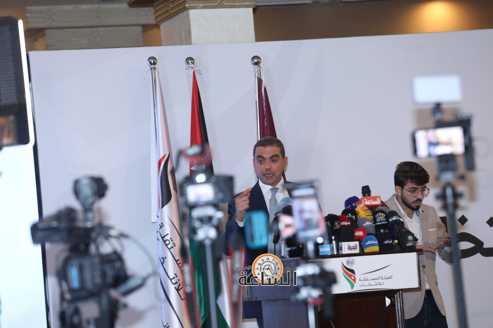 Madar Al-Saa Images 0.4990084577265461