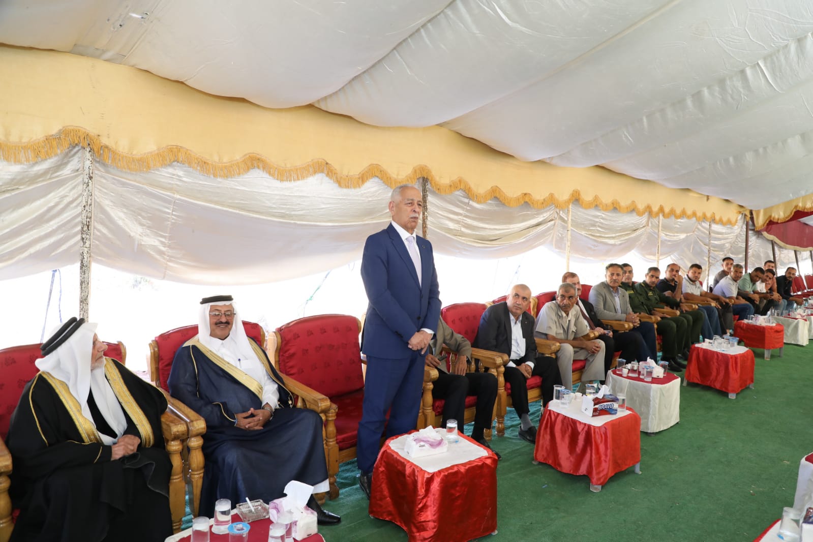 Madar Al-Saa Images 0.3962468643134509