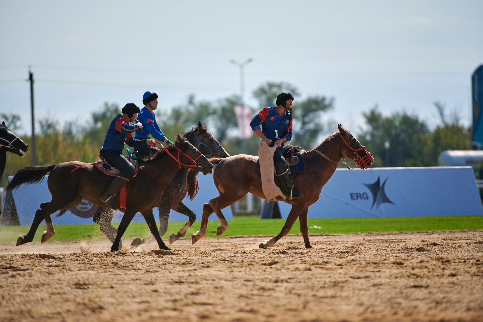 Madar Al-Saa Images 0.17809369686176457