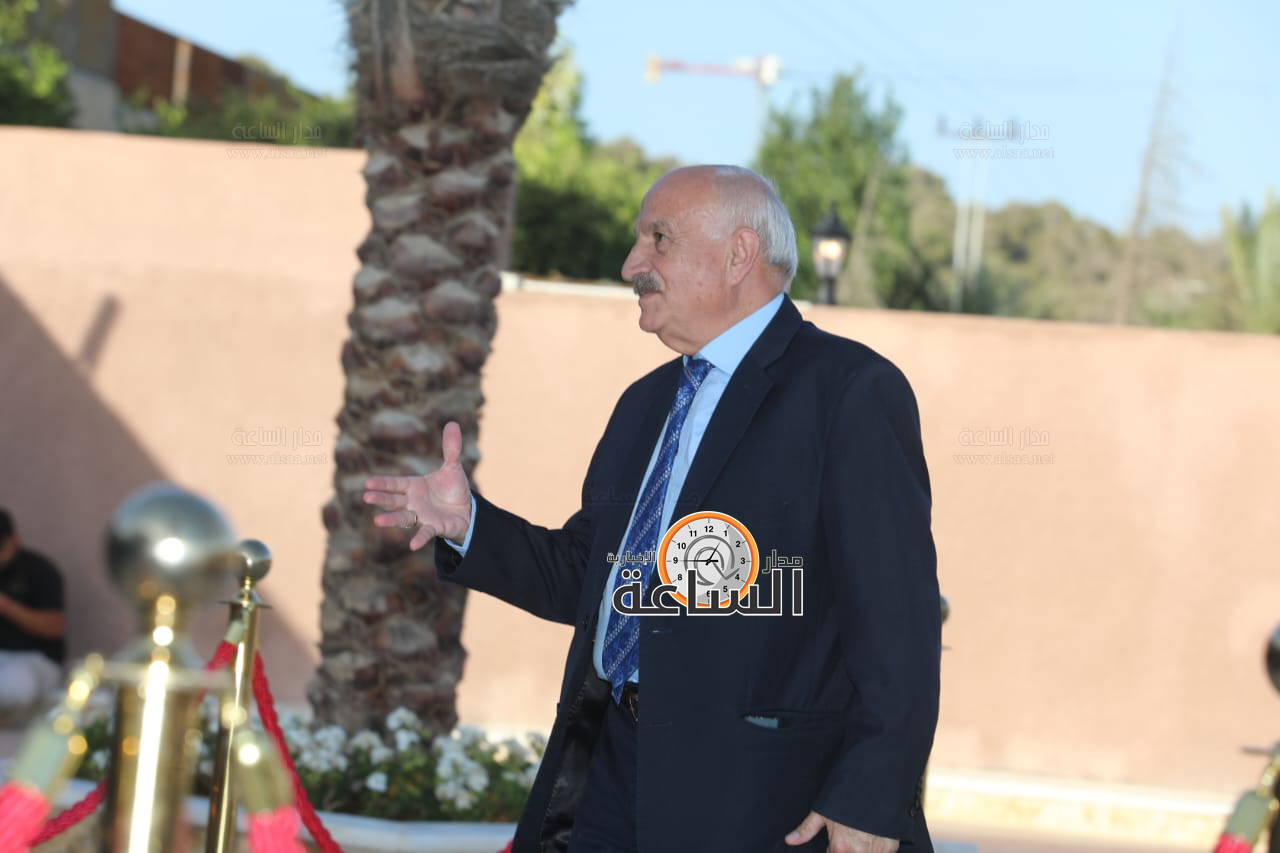 Madar Al-Saa Images 0.7652266528273015