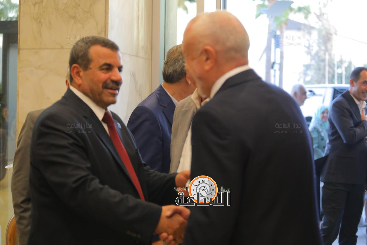 Madar Al-Saa Images 0.8737818346605004