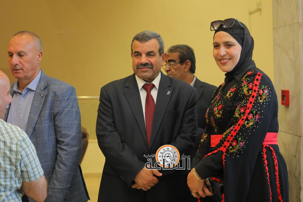 Madar Al-Saa Images 0.015812069543757135