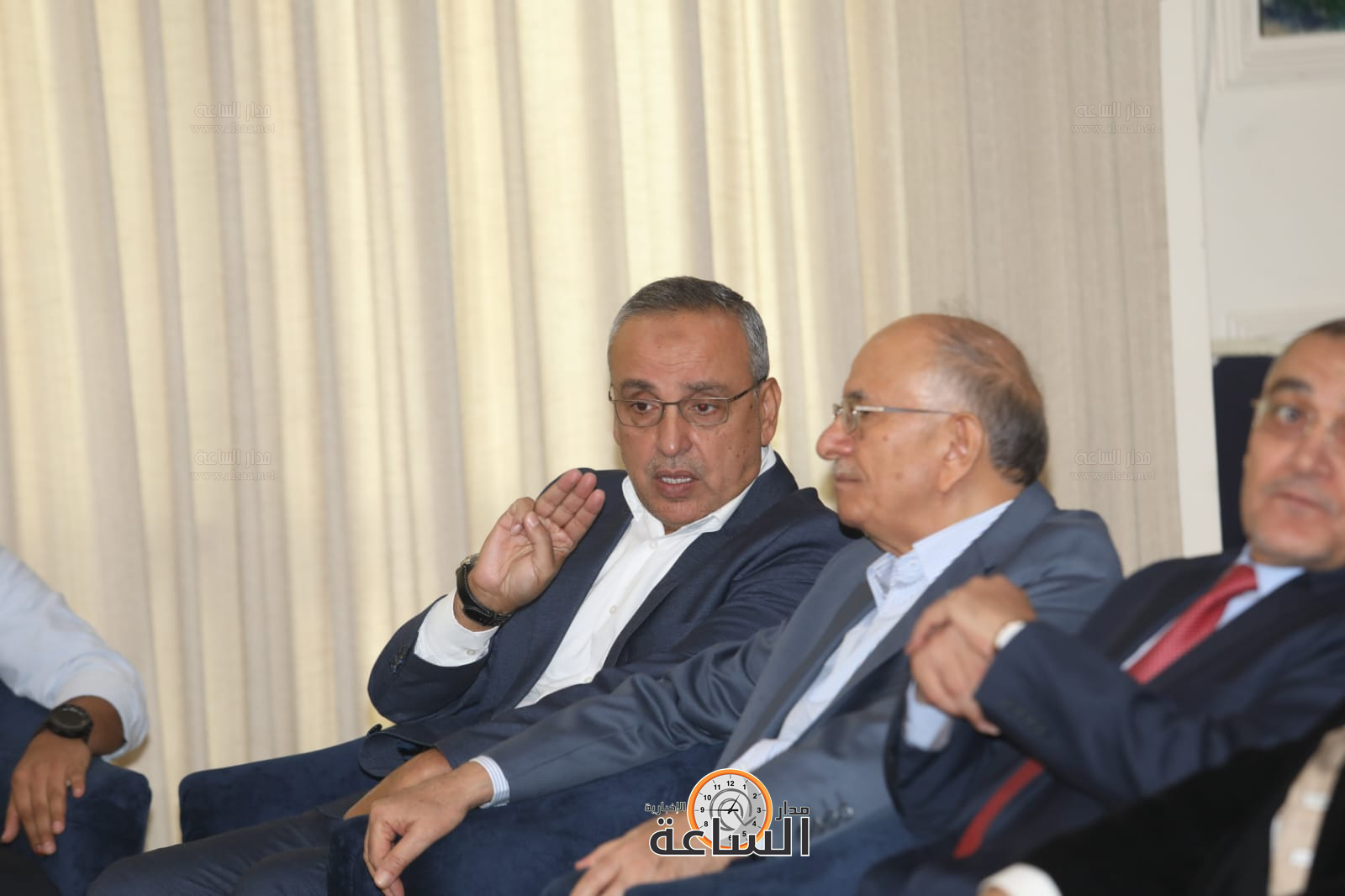 Madar Al-Saa Images 0.4407638917078265