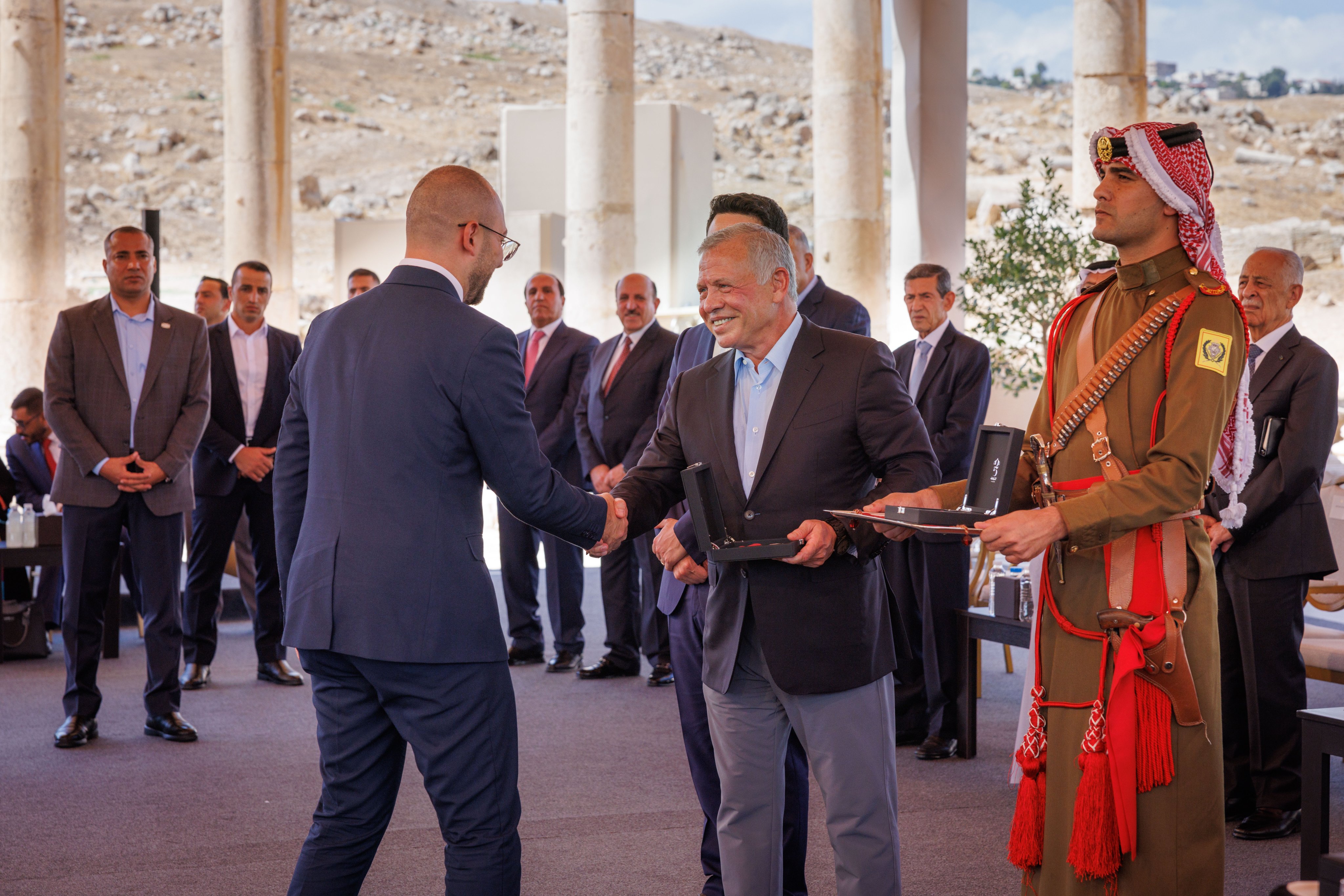 Madar Al-Saa Images 0.010274033758663537