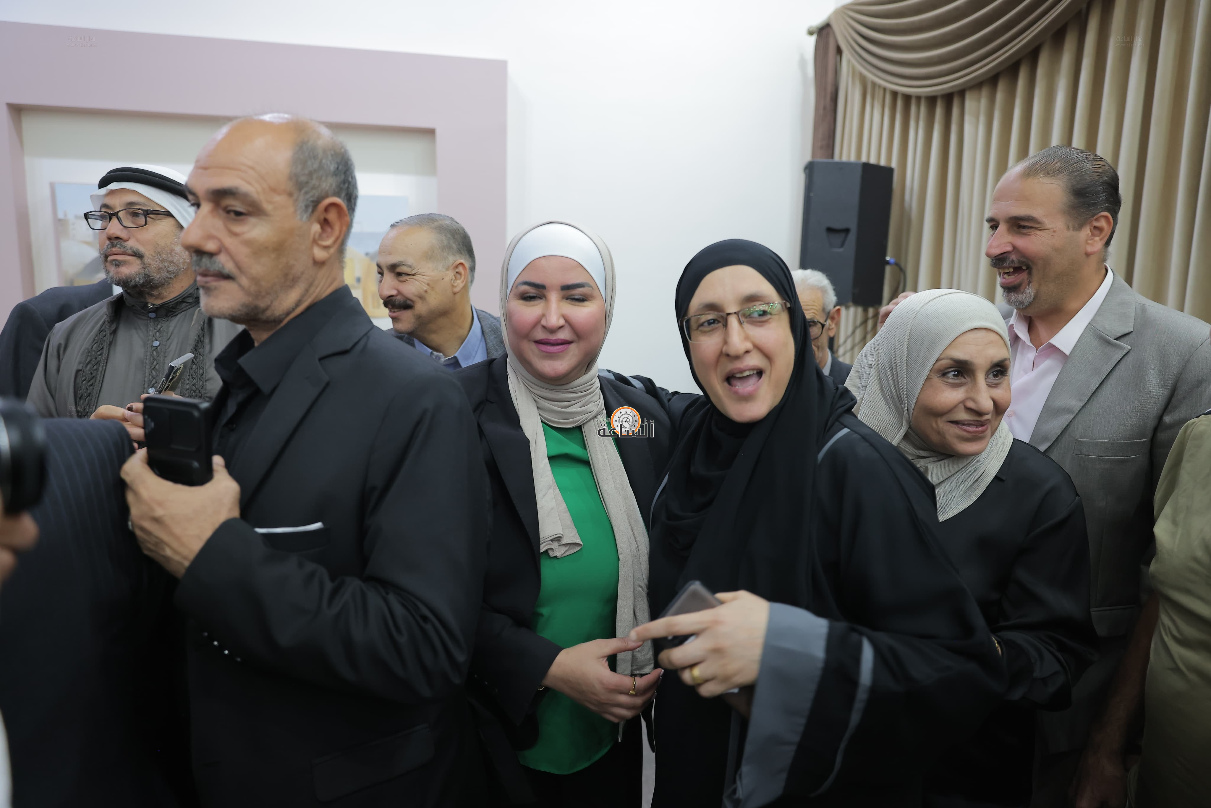 Madar Al-Saa Images 0.7058702911950503