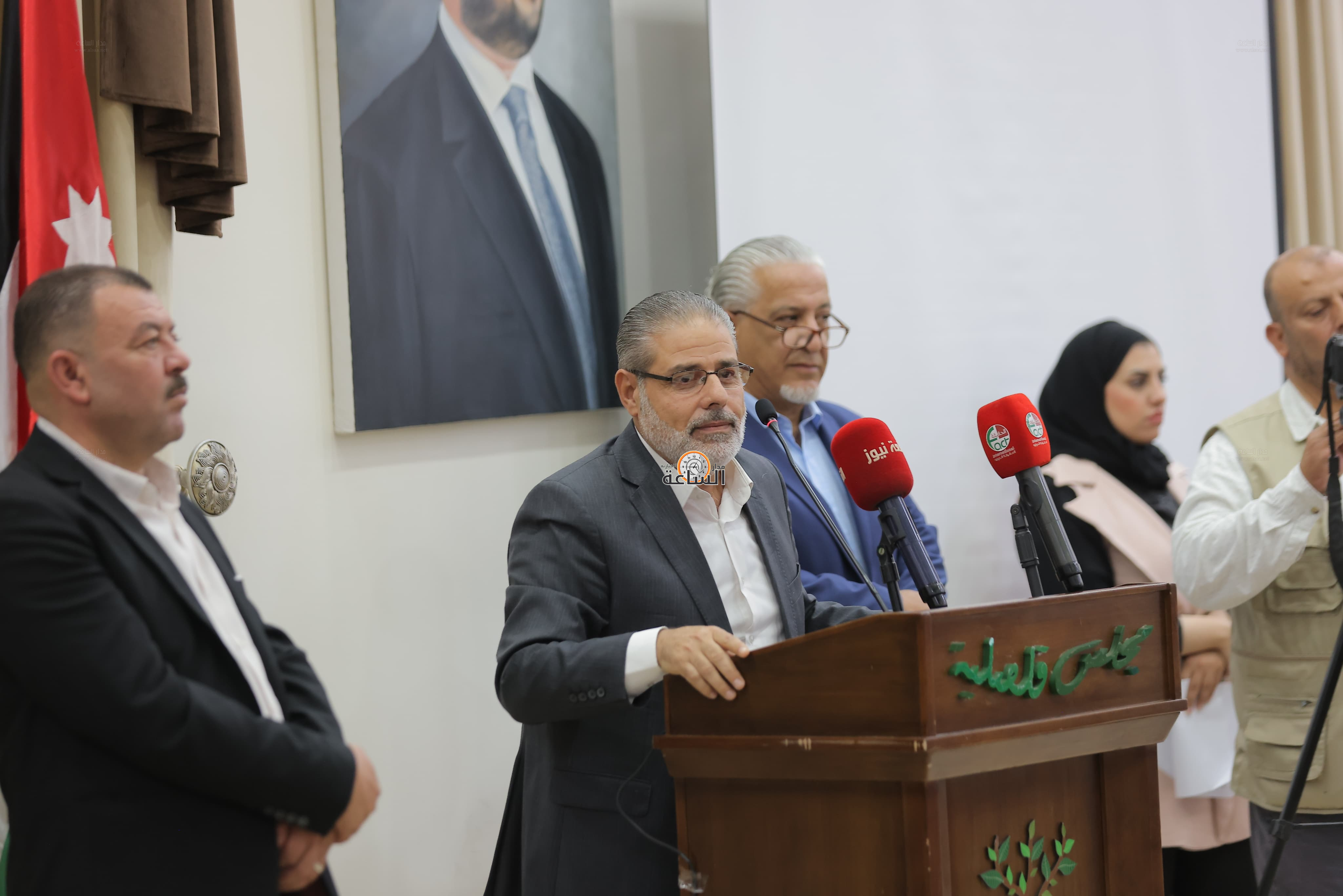 Madar Al-Saa Images 0.3575653574664246