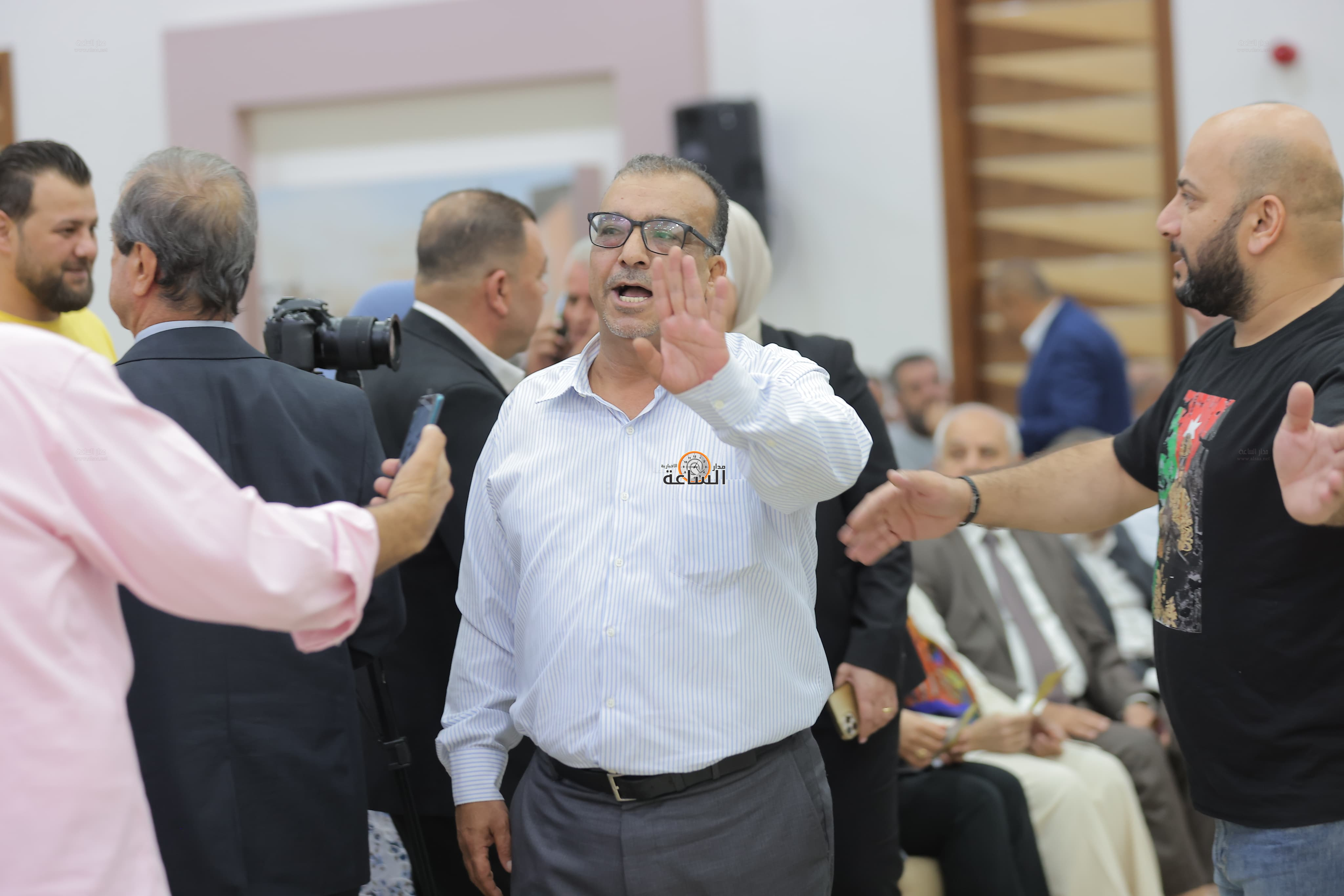 Madar Al-Saa Images 0.38412053716868066