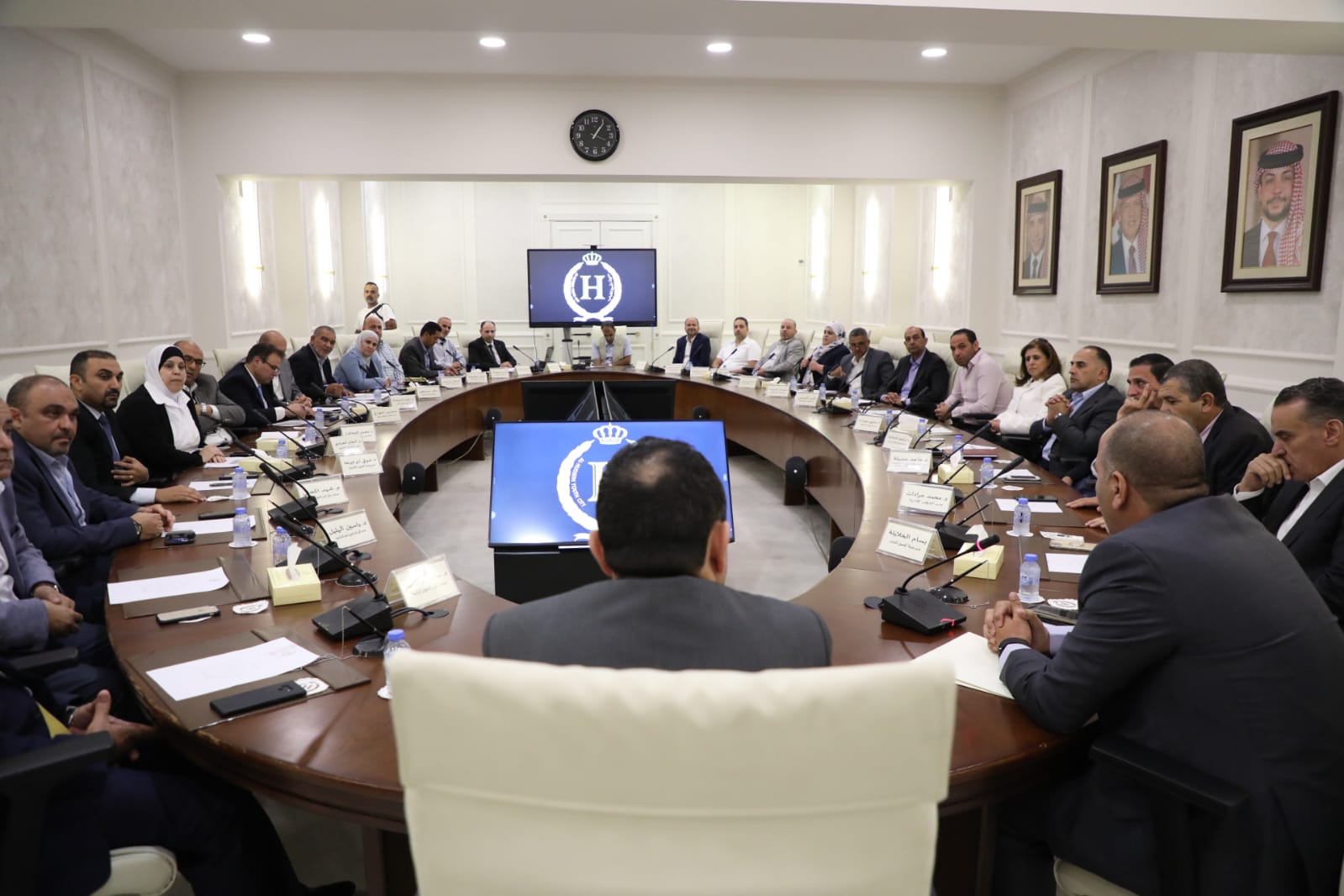 Madar Al-Saa Images 0.22110443209382136